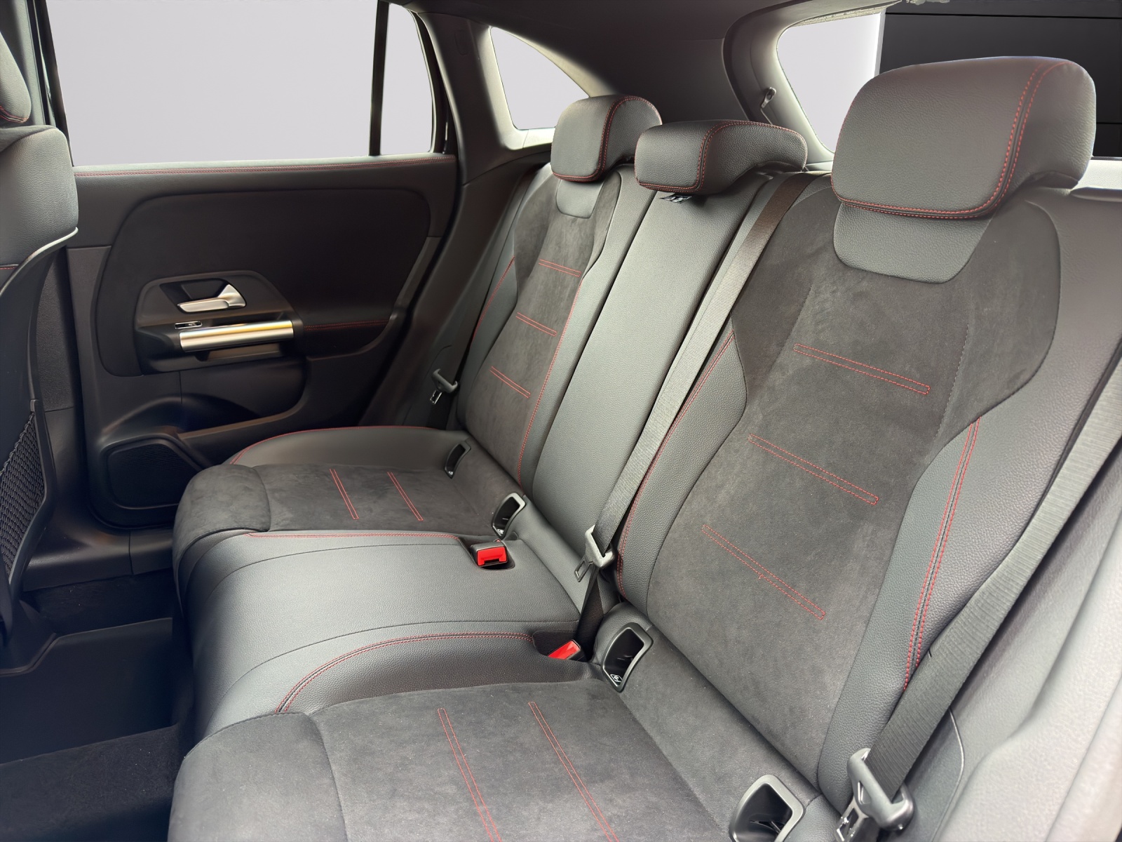 MERCEDES-BENZ GLA 220 4Matic 8G-DCT-image-13