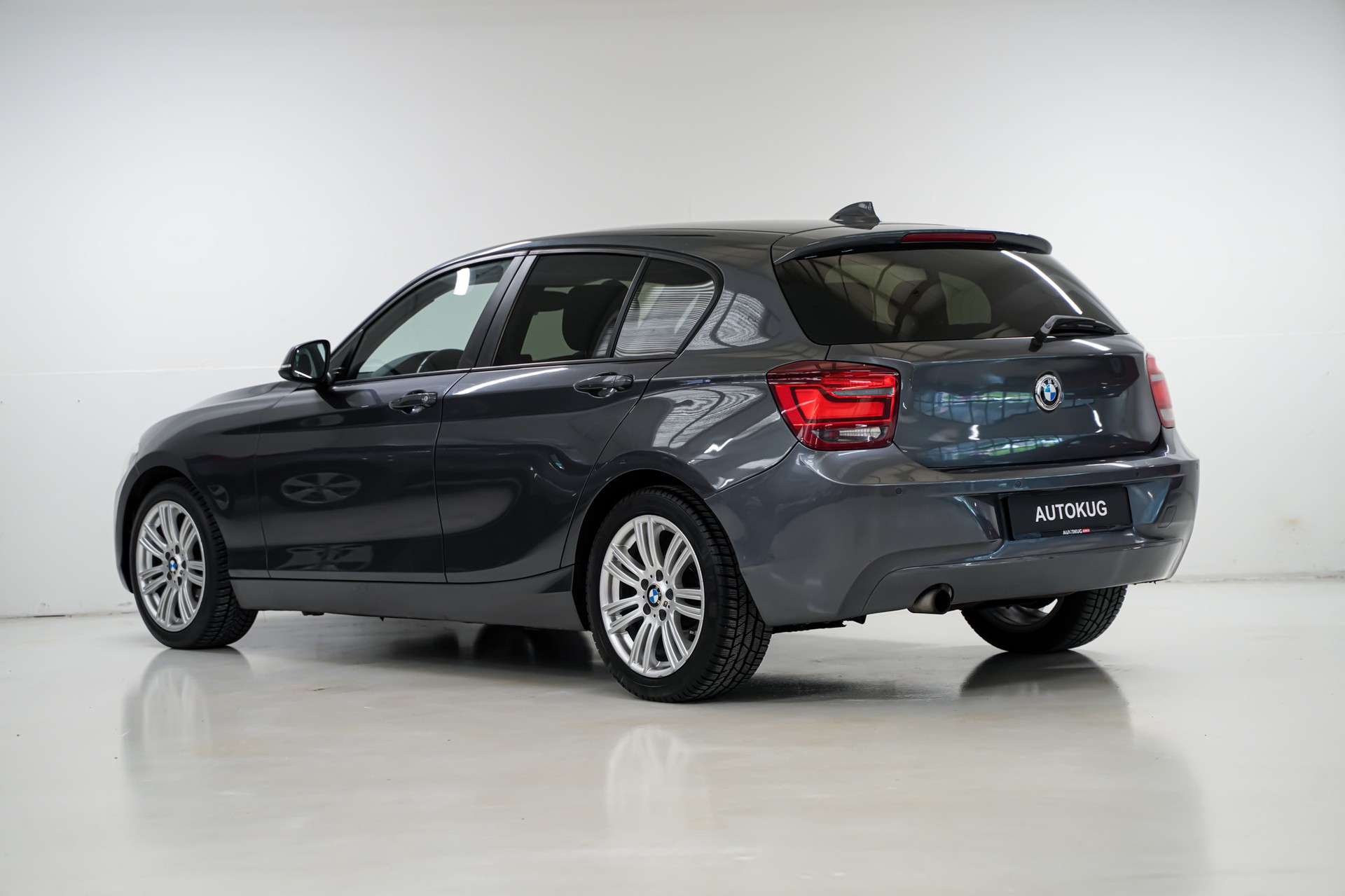 BMW 116i Urban Line Steptronic-image-4