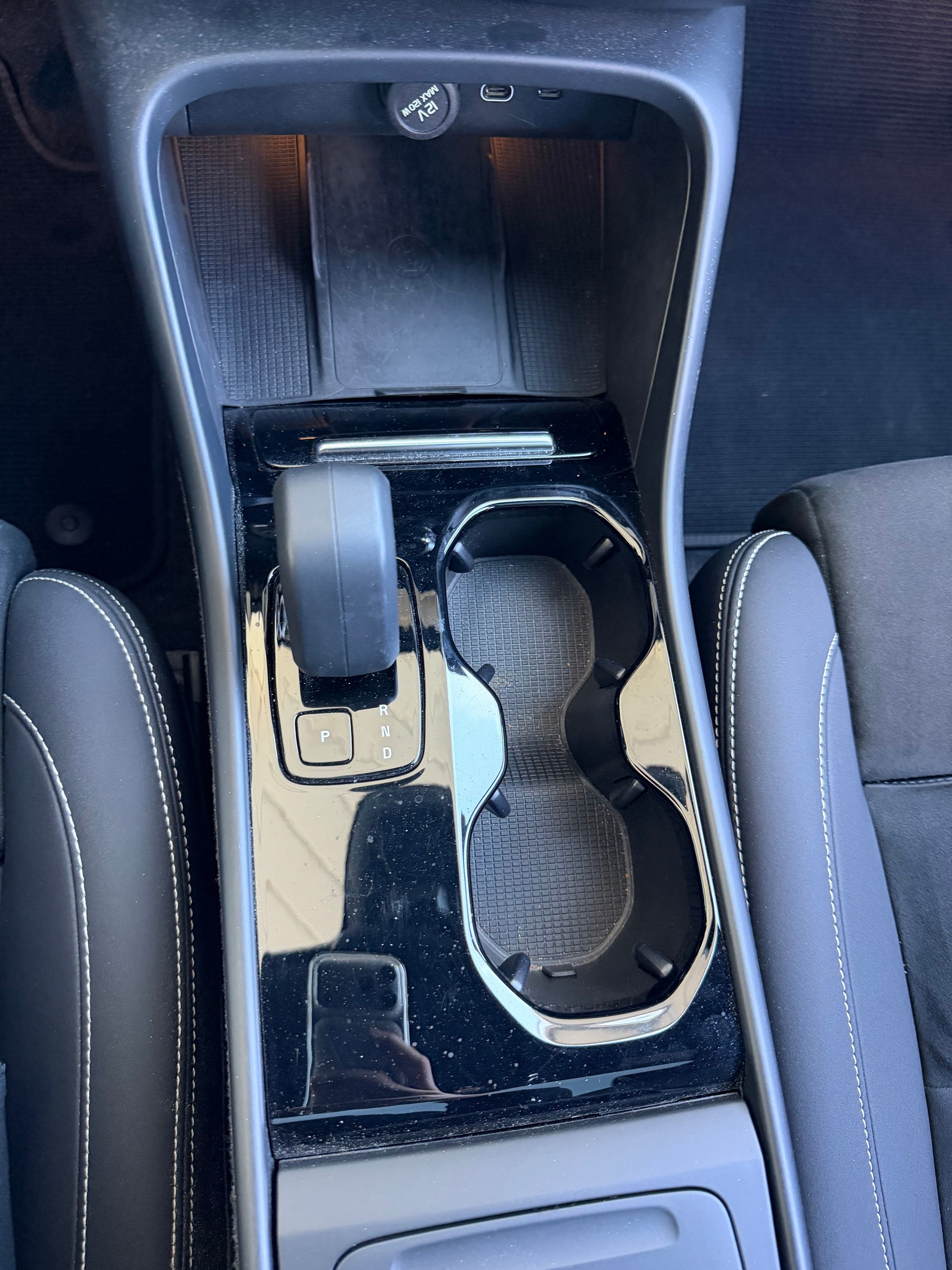 VOLVO C40 Recharge P8 Twin AWD Pure Electric Ultimate-image-13