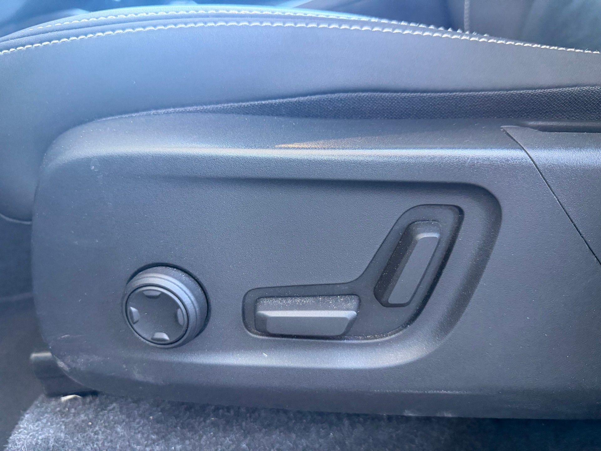 VOLVO C40 Recharge P8 Twin AWD Pure Electric Ultimate-image-4