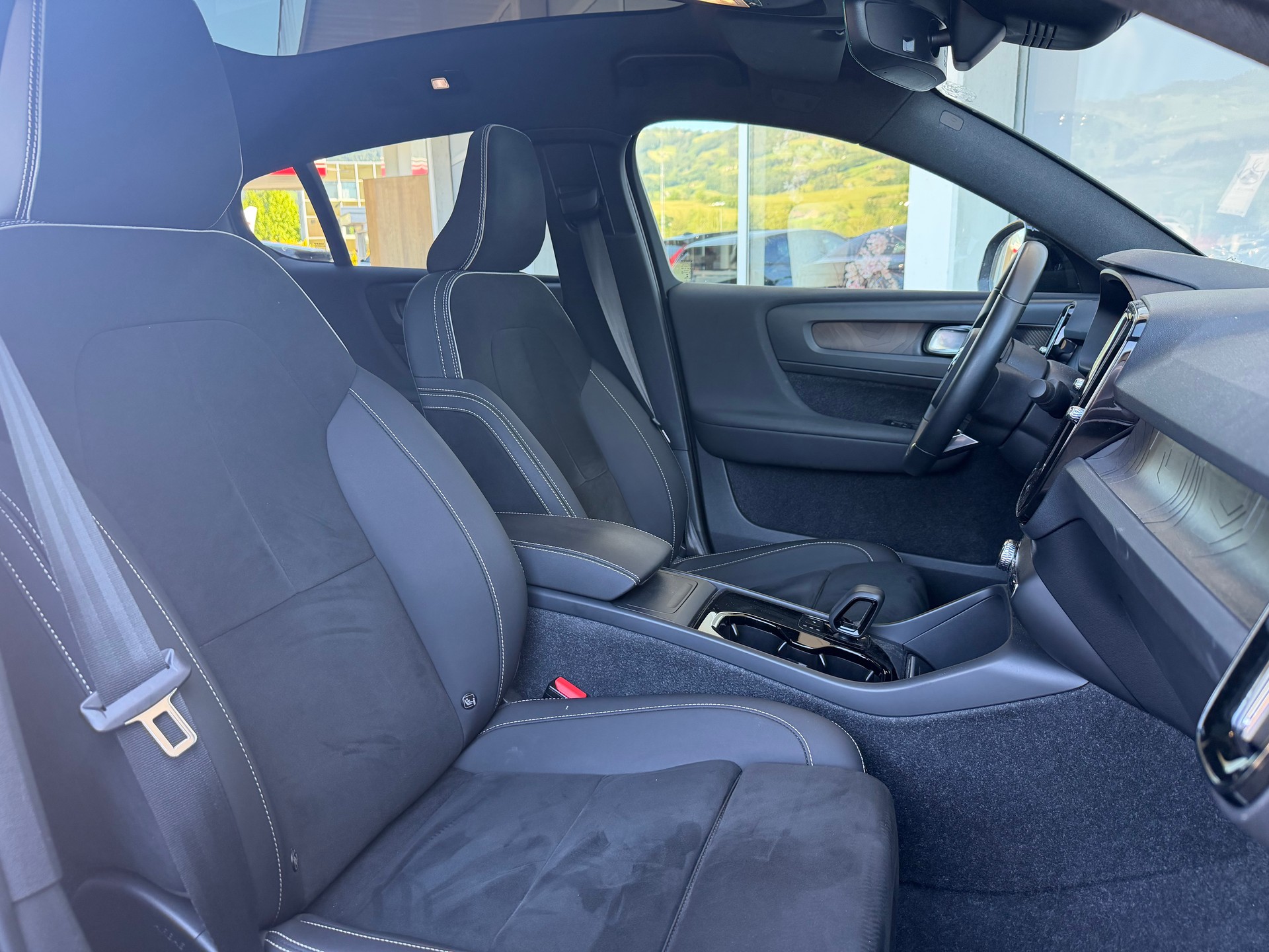 VOLVO C40 Recharge P8 Twin AWD Pure Electric Ultimate-showroom-element-3