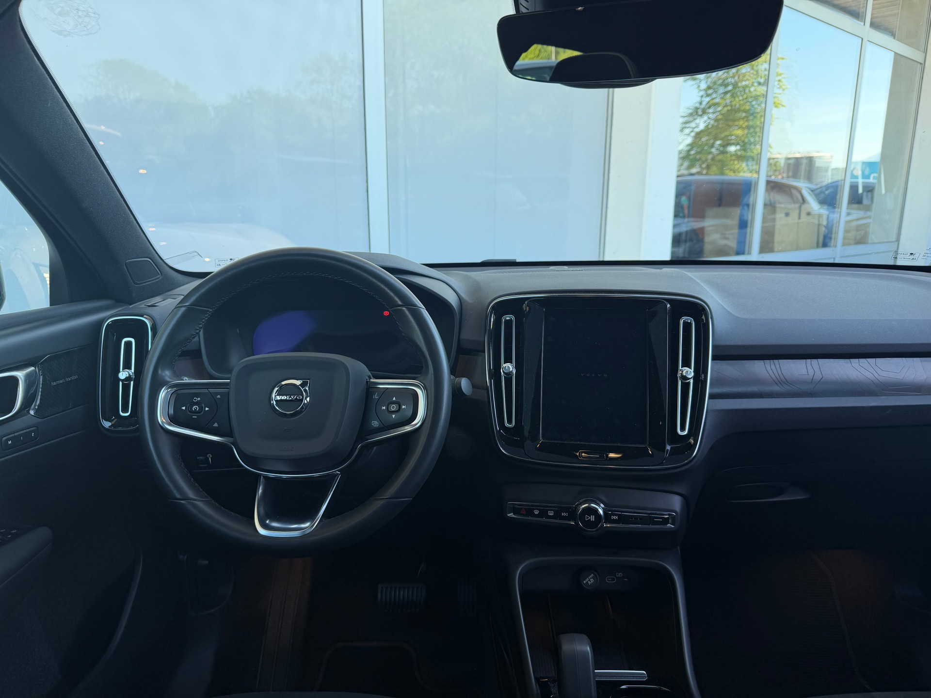 VOLVO C40 Recharge P8 Twin AWD Pure Electric Ultimate-image-6