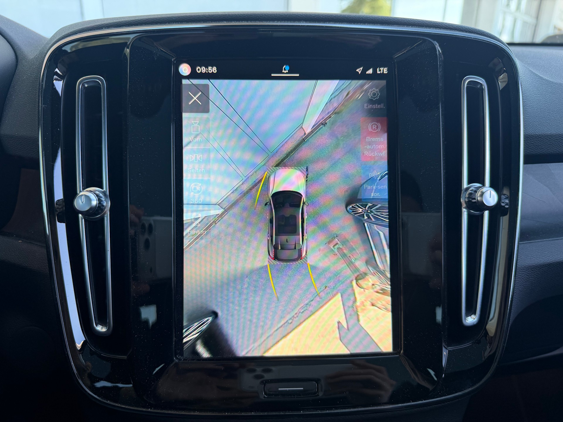 VOLVO C40 Recharge P8 Twin AWD Pure Electric Ultimate-image-17