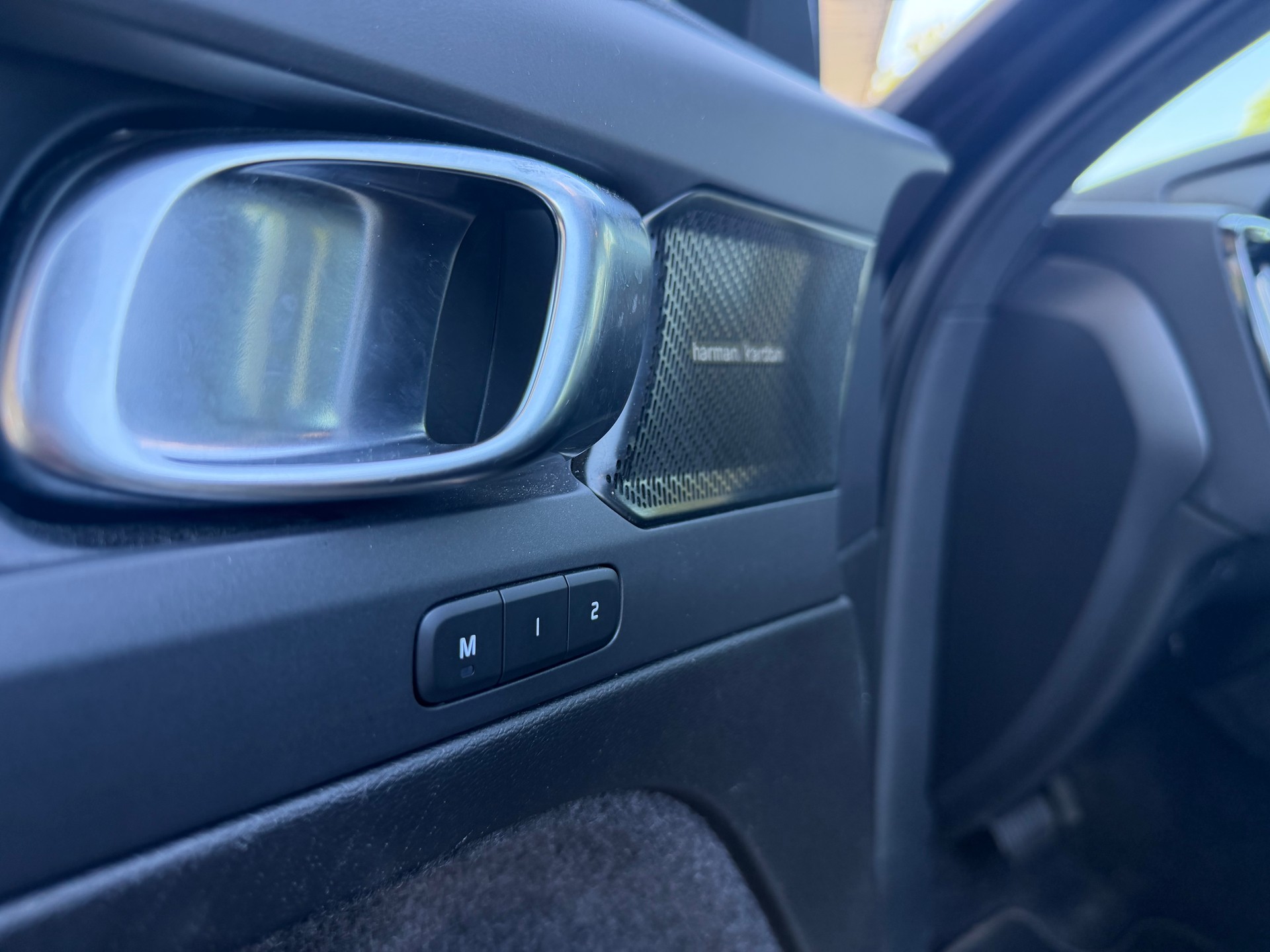VOLVO C40 Recharge P8 Twin AWD Pure Electric Ultimate-image-10