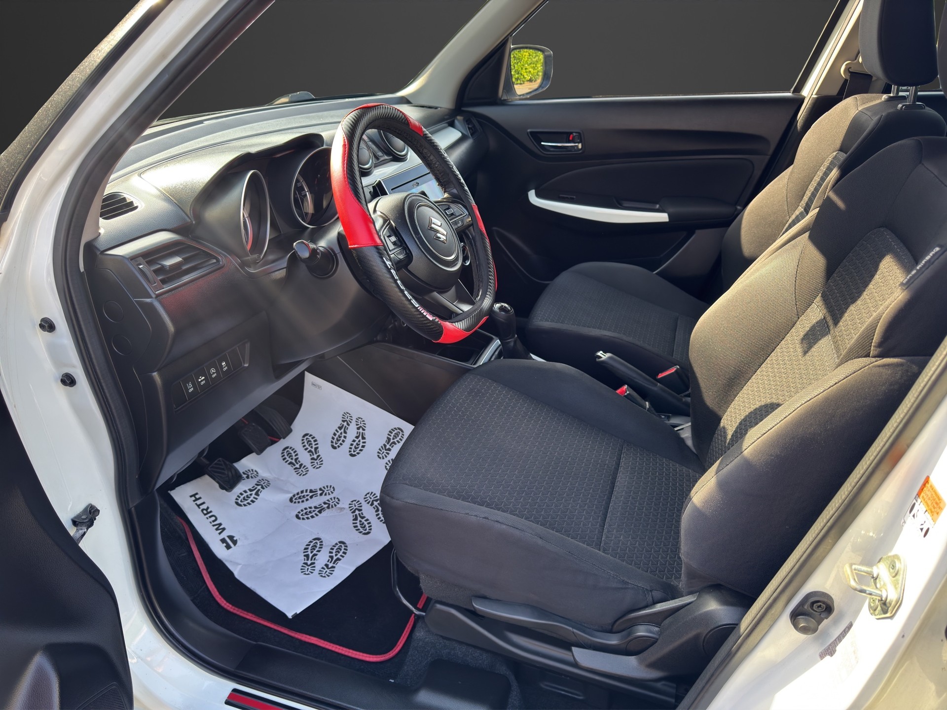 SUZUKI Swift 1.0 12V SHVS Compact Top Hybrid-image-13