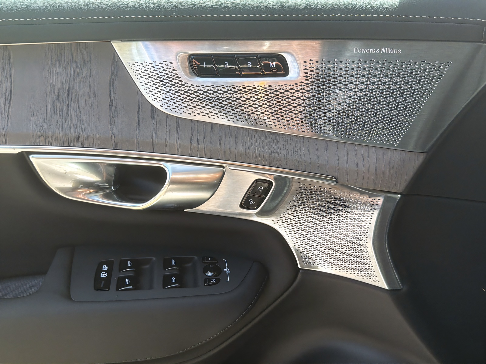 VOLVO XC90 2.0 T8 TE XCLUSIVE Edition Bright eAWD-image-16
