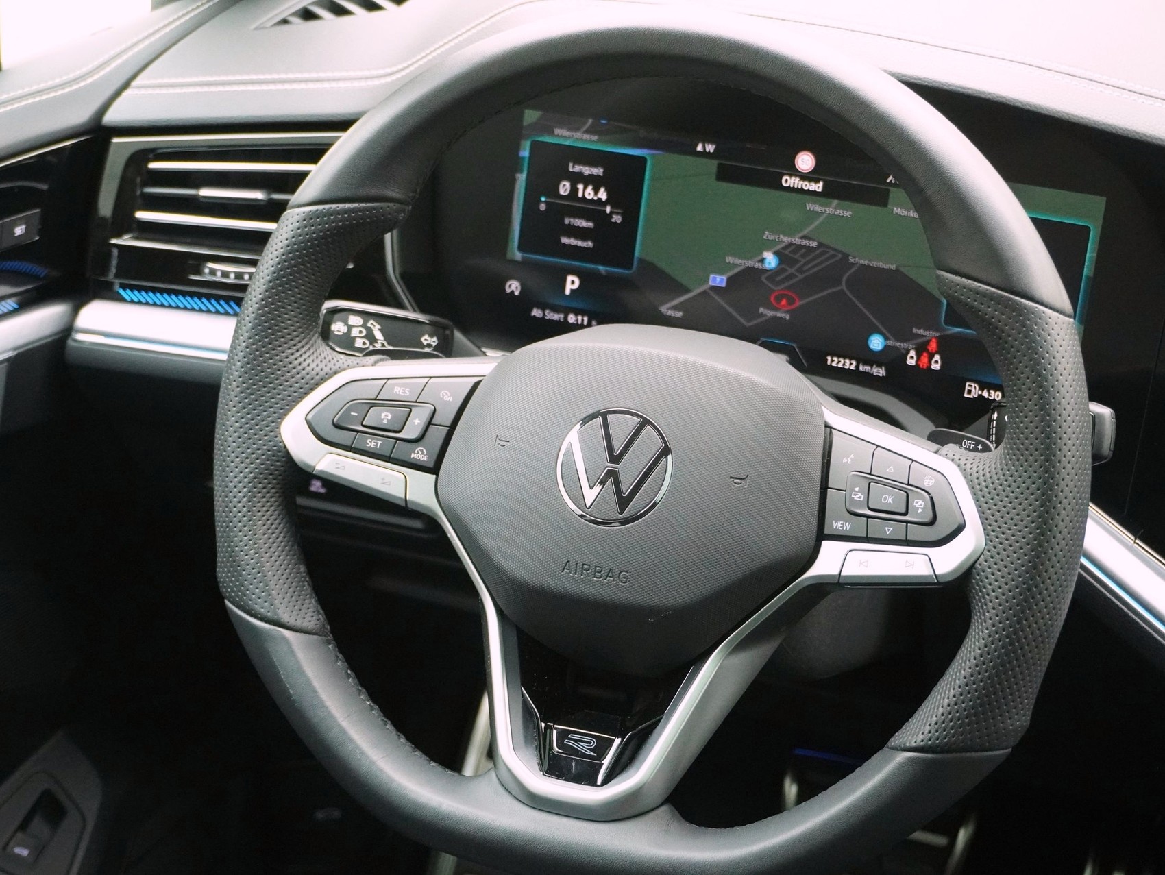 VW Touareg 3.0 V6 TSI R-Line Black Style 4Motion **Vollausstattung**-image-11