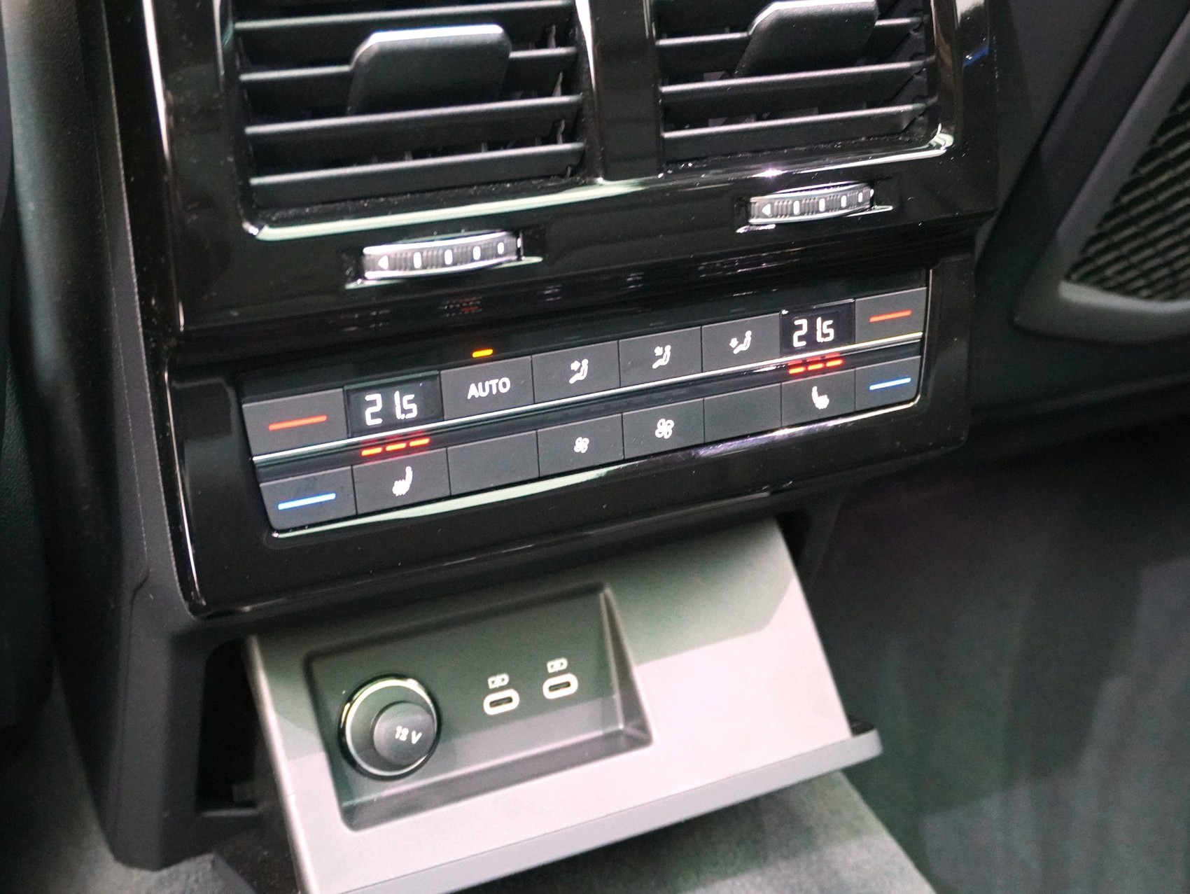 VW Touareg 3.0 V6 TSI R-Line Black Style 4Motion **Vollausstattung**-image-13