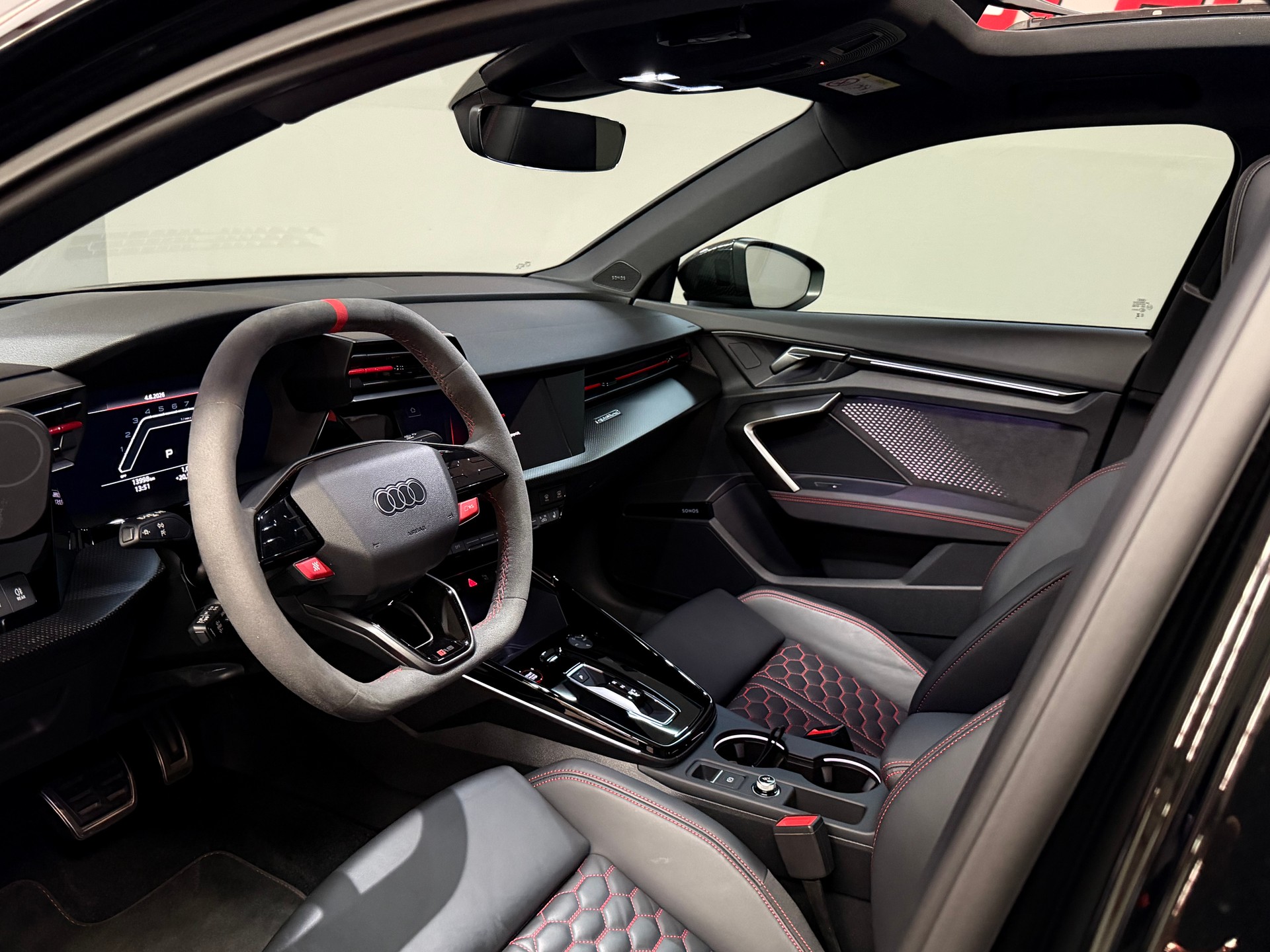 AUDI RS3 Limousine 2.5 TSI quattro S-tronic-image-16