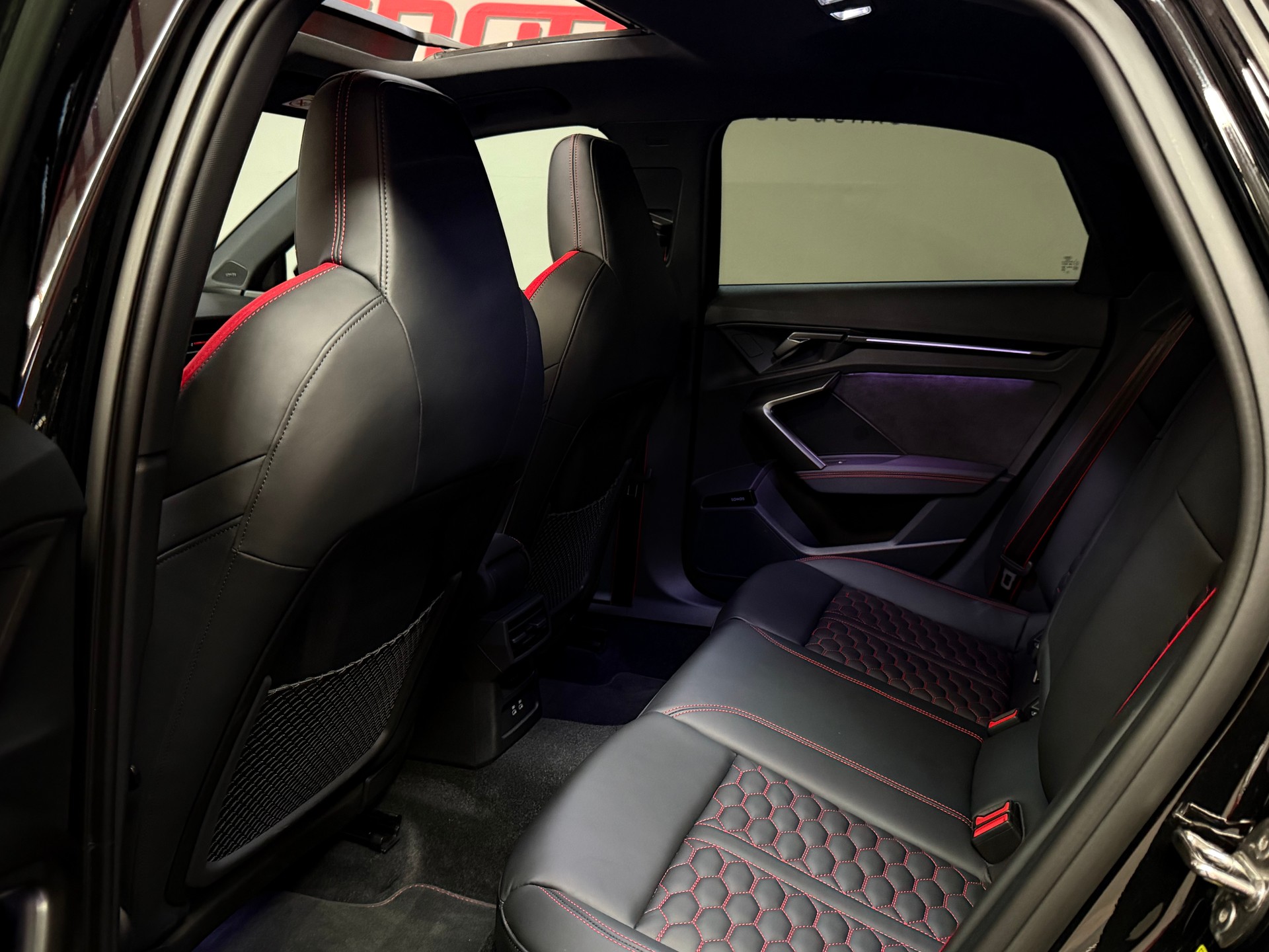AUDI RS3 Limousine 2.5 TSI quattro S-tronic-image-17