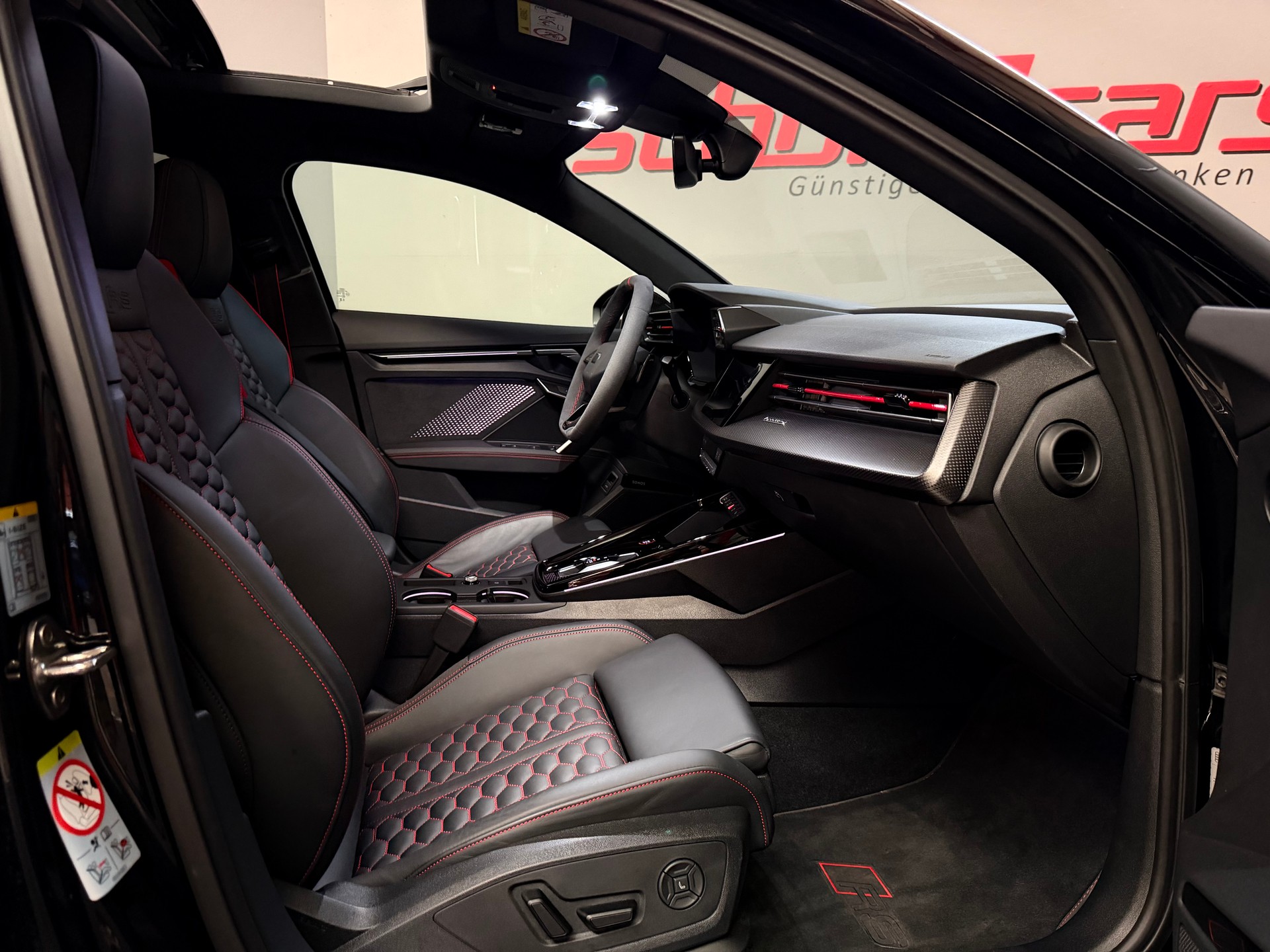 AUDI RS3 Limousine 2.5 TSI quattro S-tronic-image-18