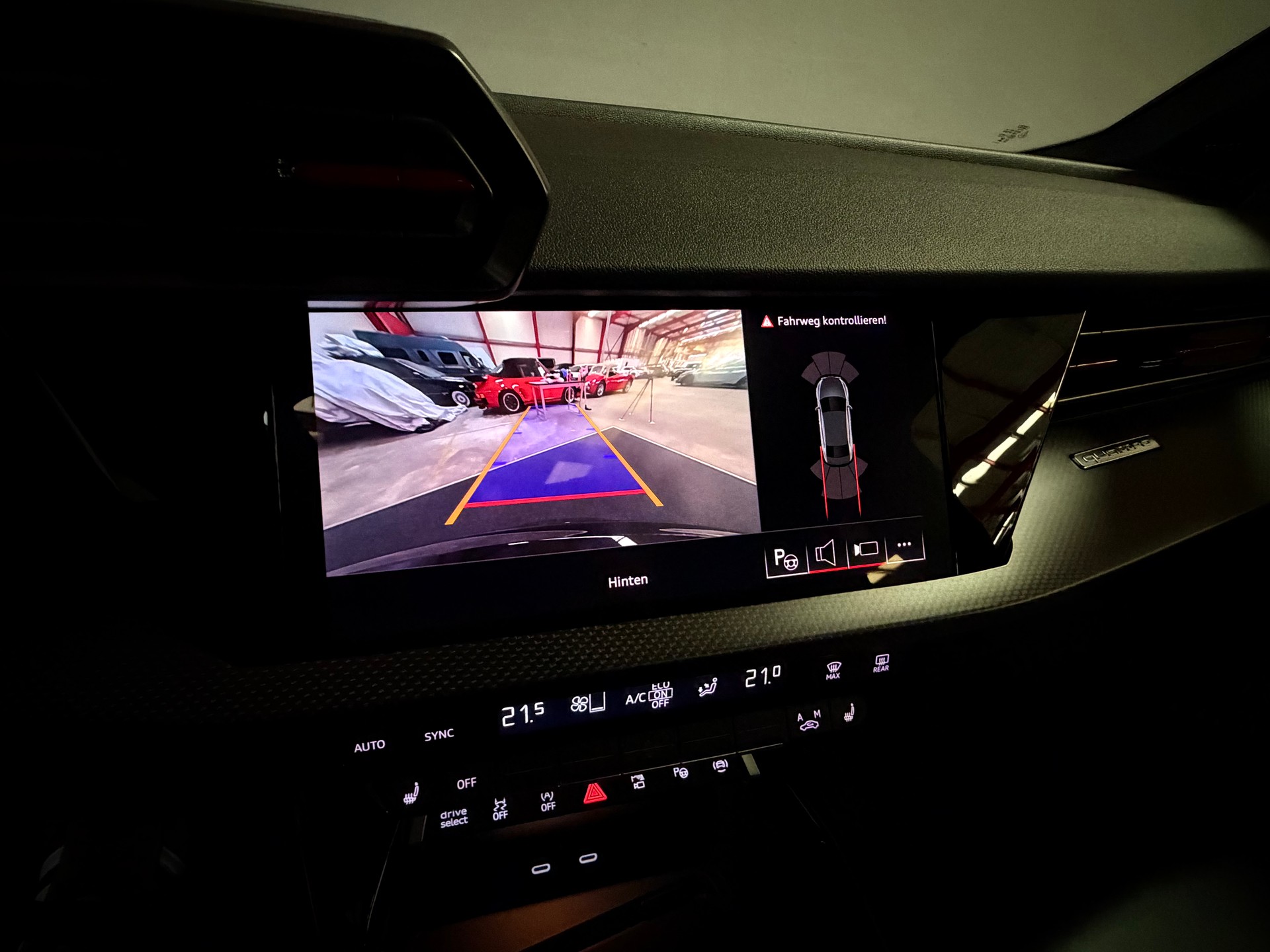 AUDI RS3 Limousine 2.5 TSI quattro S-tronic-image-30
