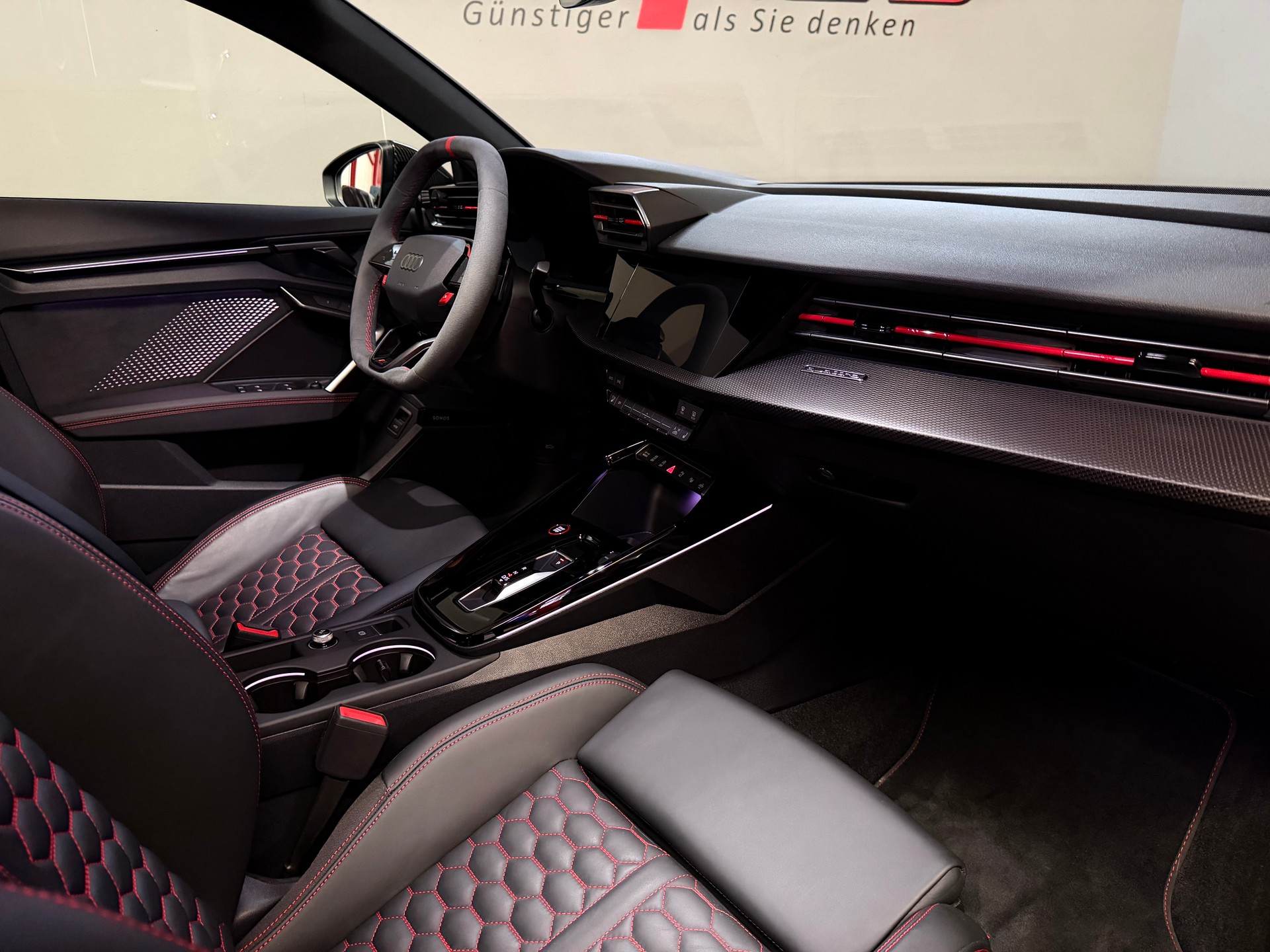 AUDI RS3 Limousine 2.5 TSI quattro S-tronic-image-19
