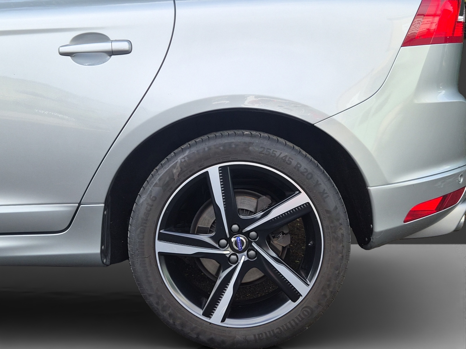 VOLVO XC60 D4 AWD Summum R-Design Geartronic-image-6