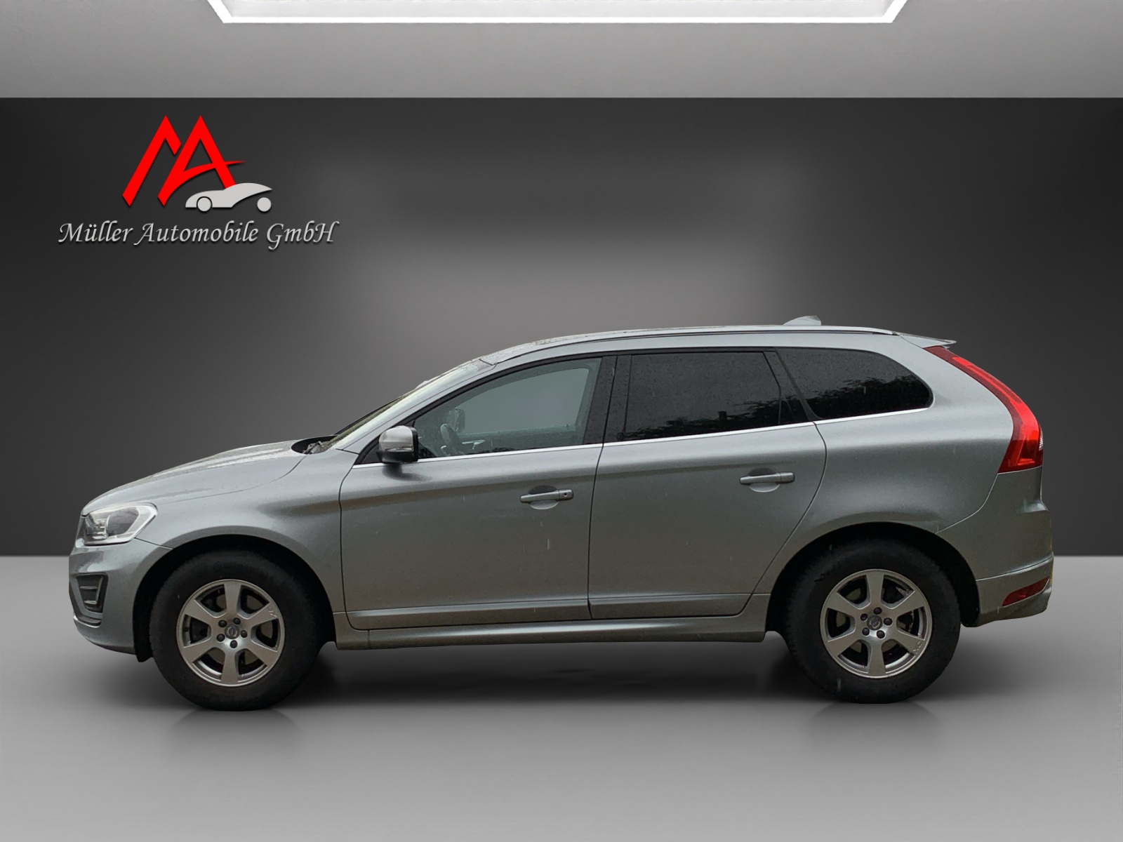 VOLVO XC60 D4 AWD Summum R-Design Geartronic-image-3