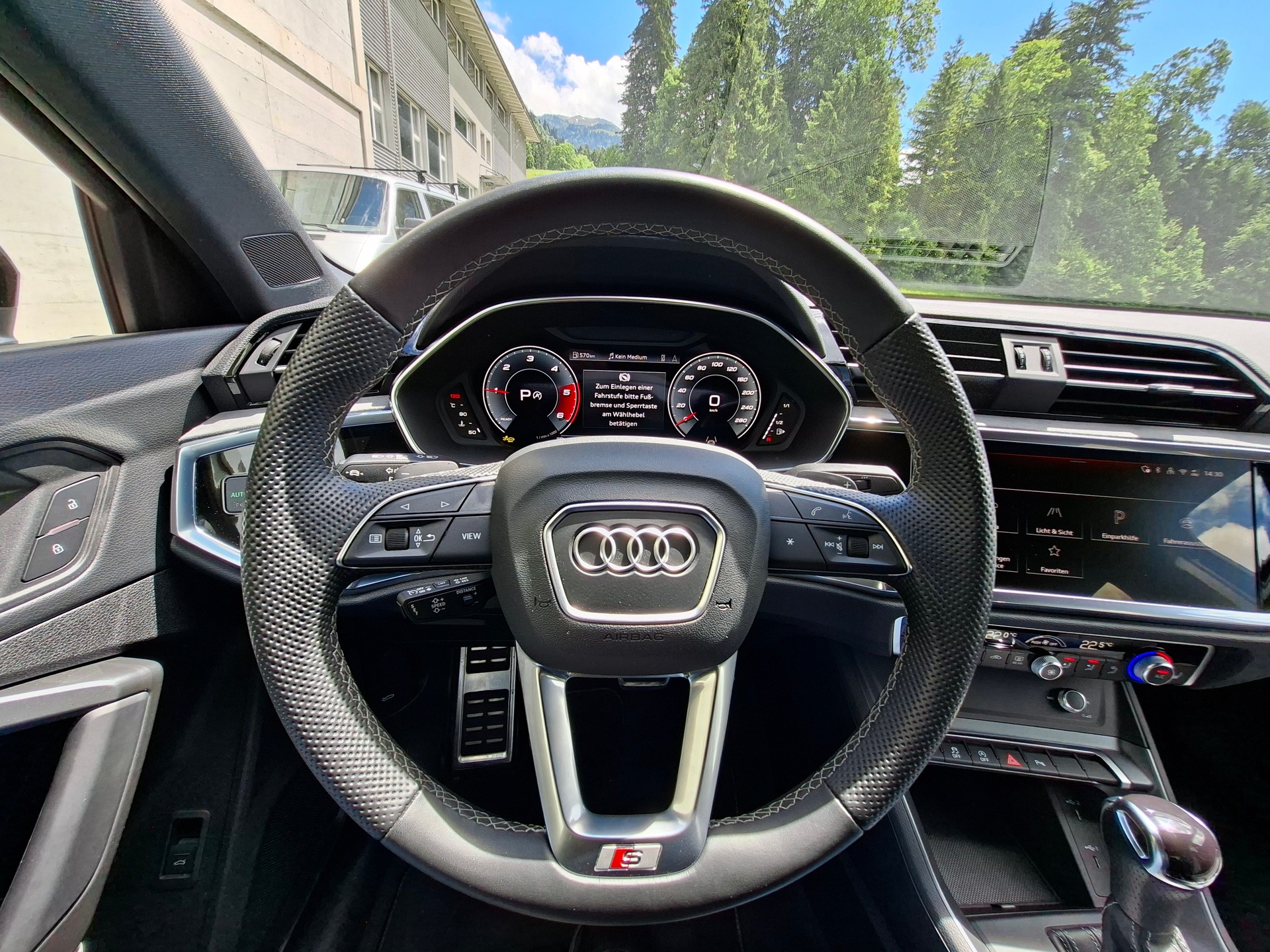 AUDI Q3 40 TDI S line quattro S-tronic *AHK+8-fach bereift*-image-9