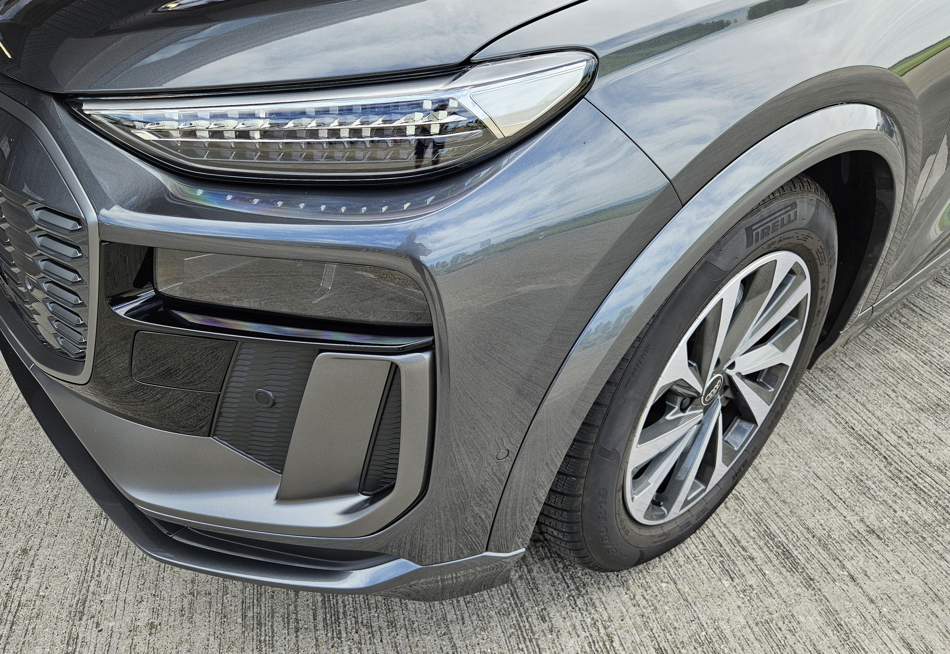 AUDI Q6 e-tron quattro S-line Tech pro mit traumhafter Ausstattung-image-3