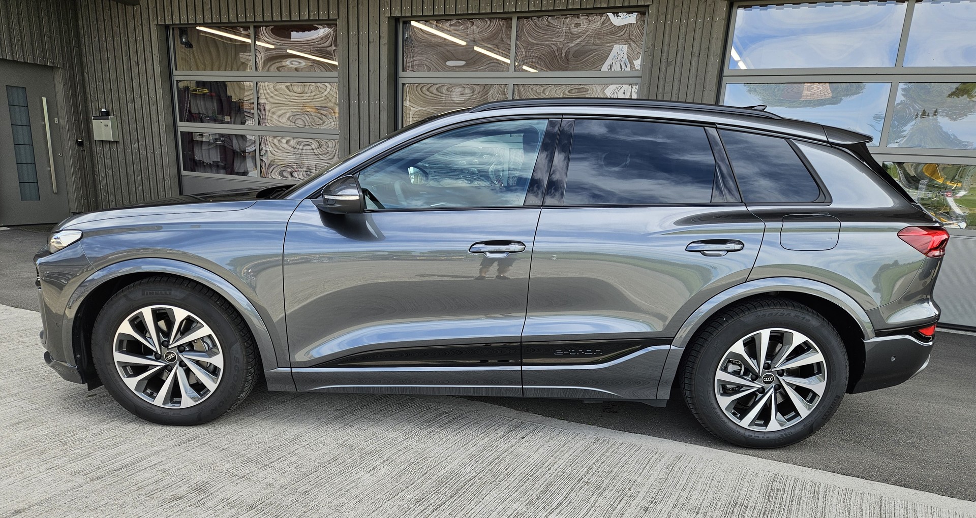 AUDI Q6 e-tron quattro S-line Tech pro mit traumhafter Ausstattung-image-4