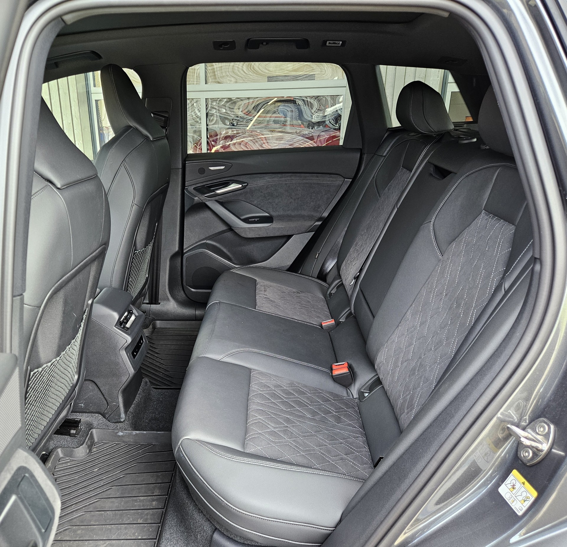 AUDI Q6 e-tron quattro S-line Tech pro mit traumhafter Ausstattung-image-24