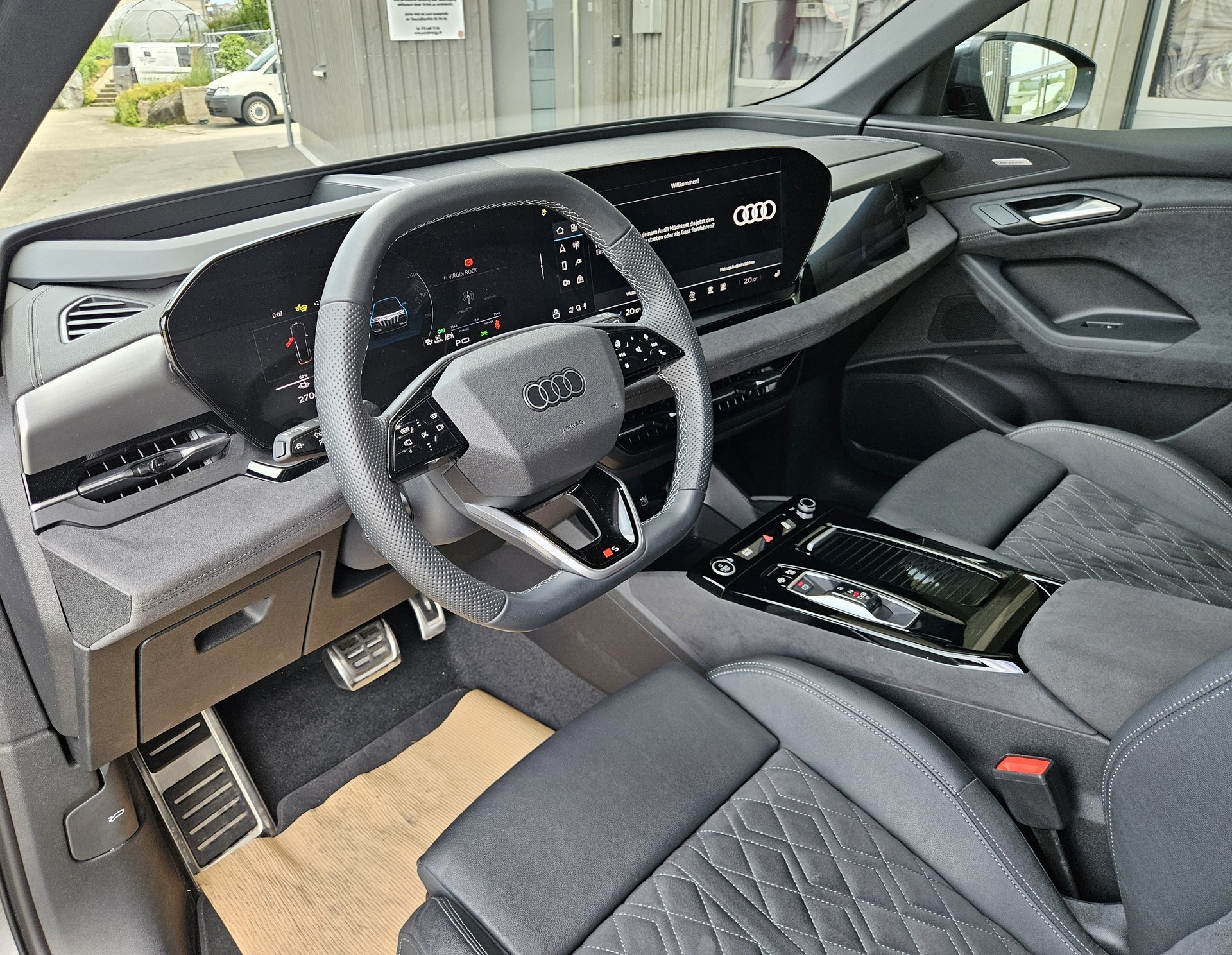 AUDI Q6 e-tron quattro S-line Tech pro mit traumhafter Ausstattung-image-11