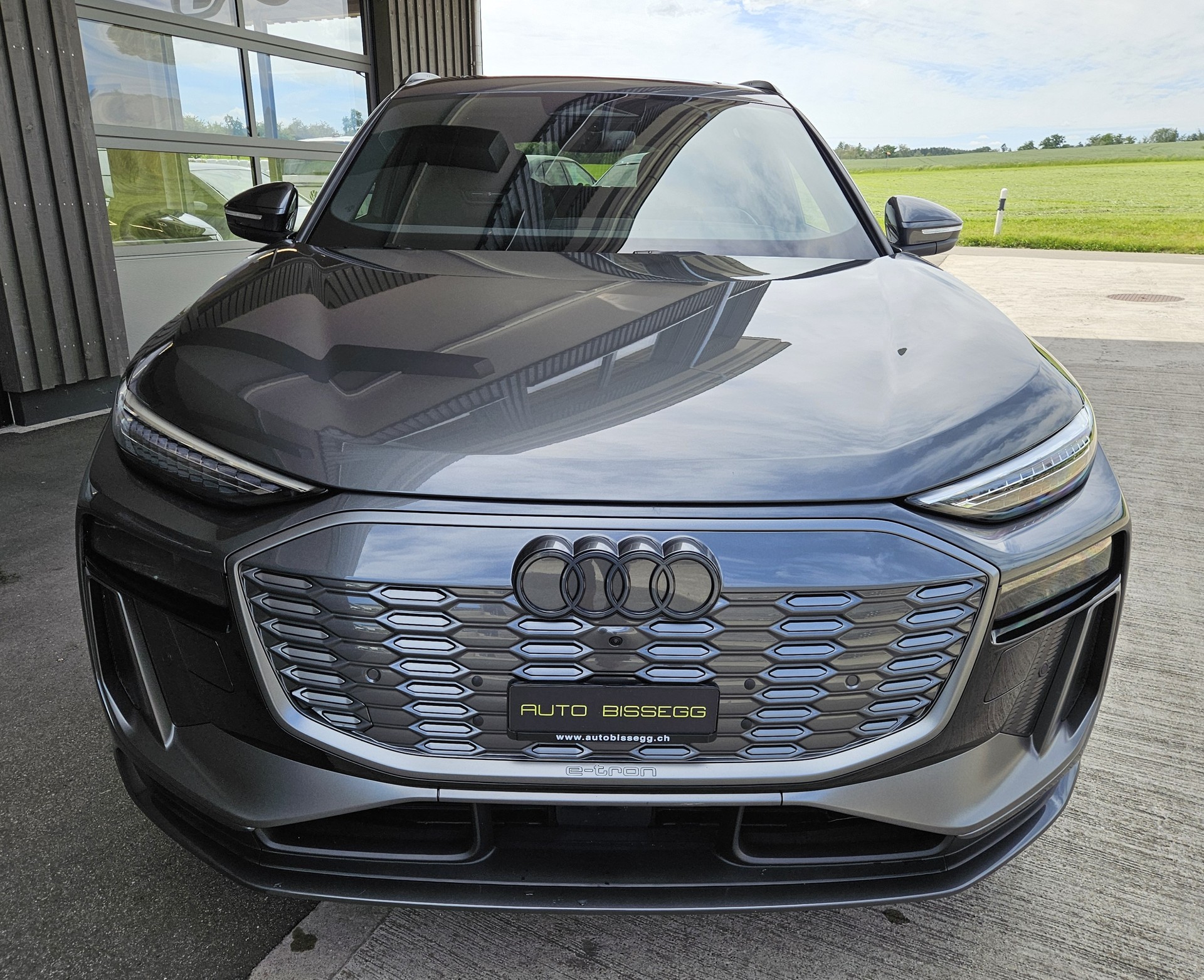 AUDI Q6 e-tron quattro S-line Tech pro mit traumhafter Ausstattung-image-1