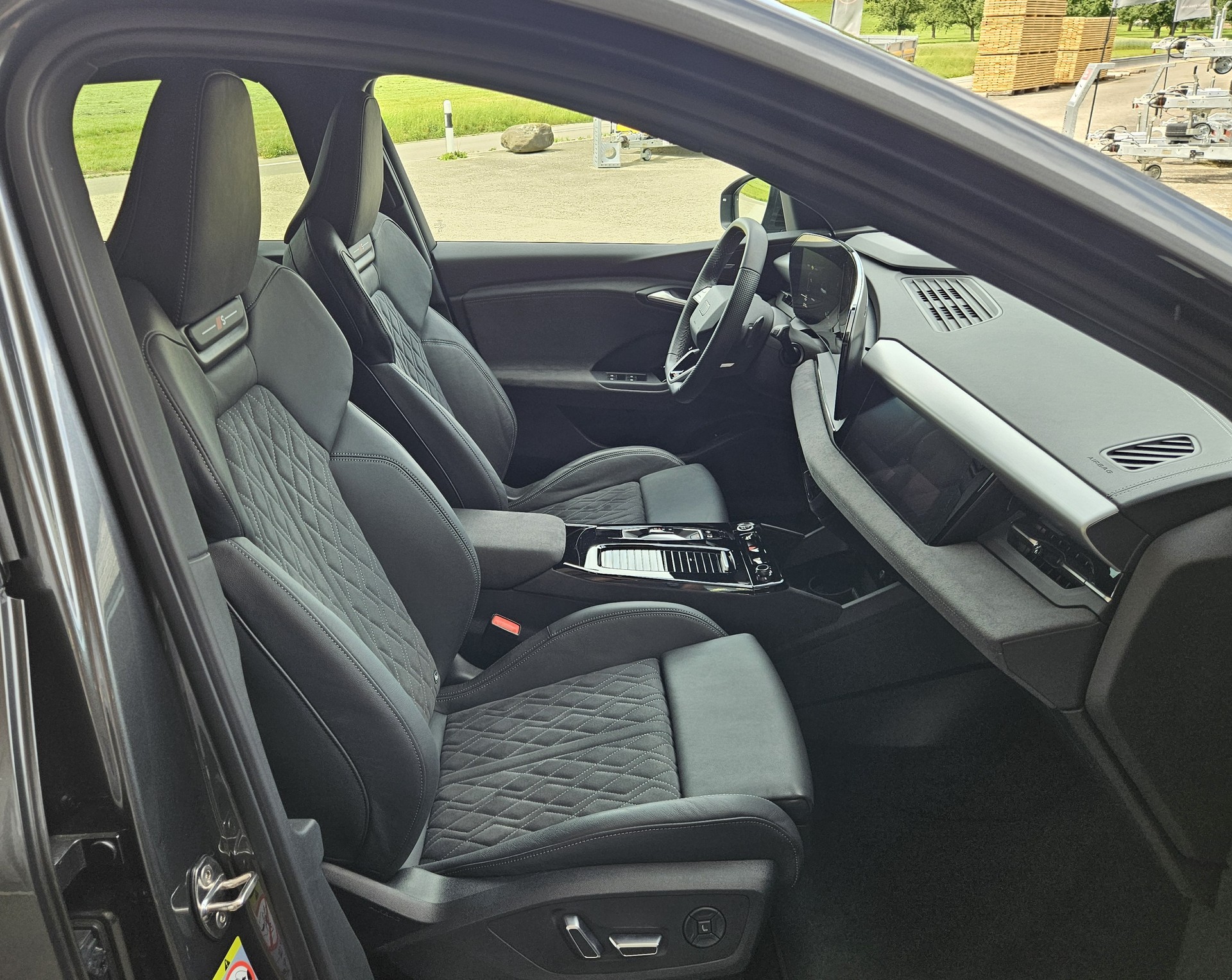 AUDI Q6 e-tron quattro S-line Tech pro mit traumhafter Ausstattung-image-13