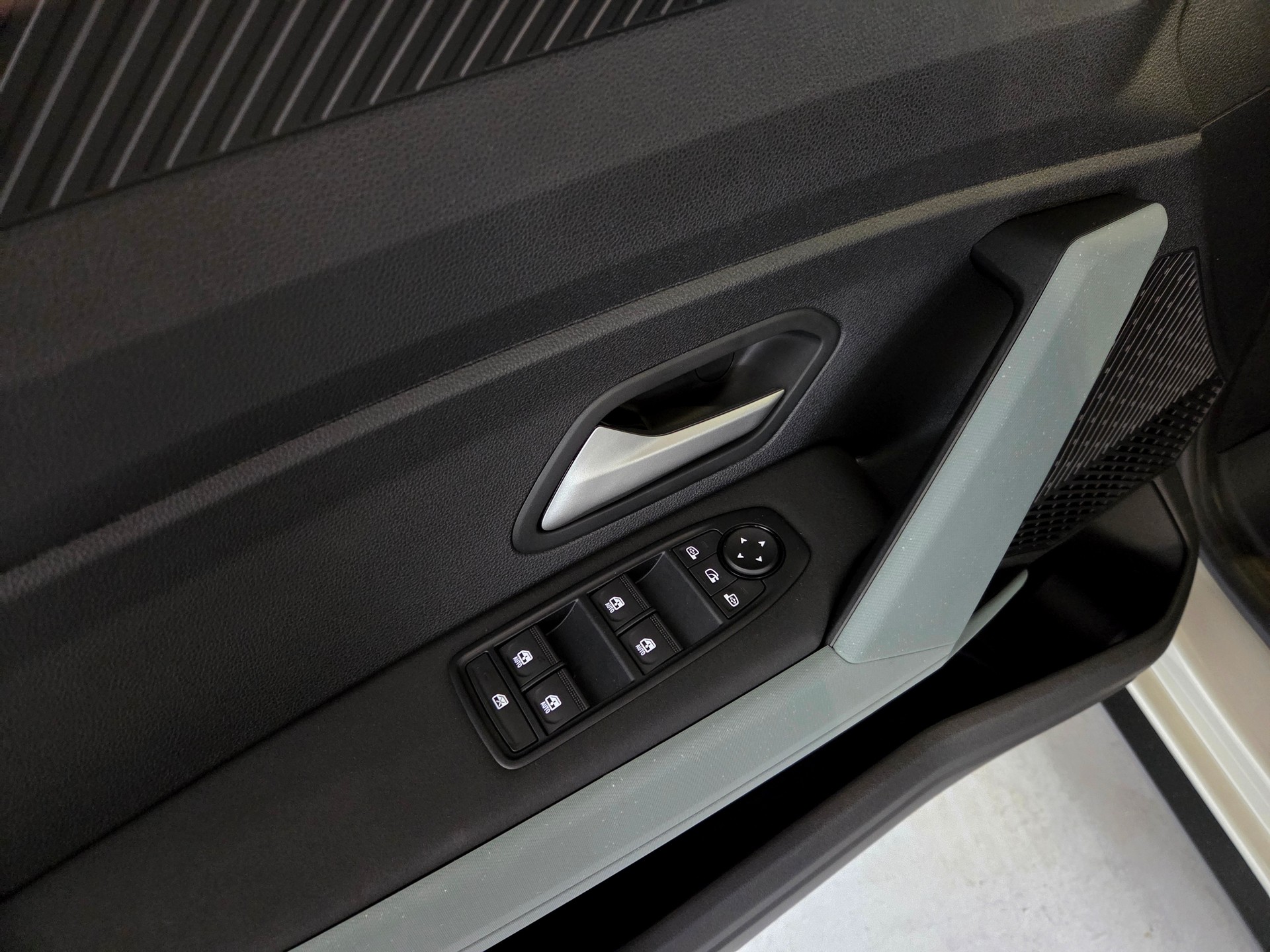DACIA Duster 1.2 Hybrid-G Extreme 4WD-image-18
