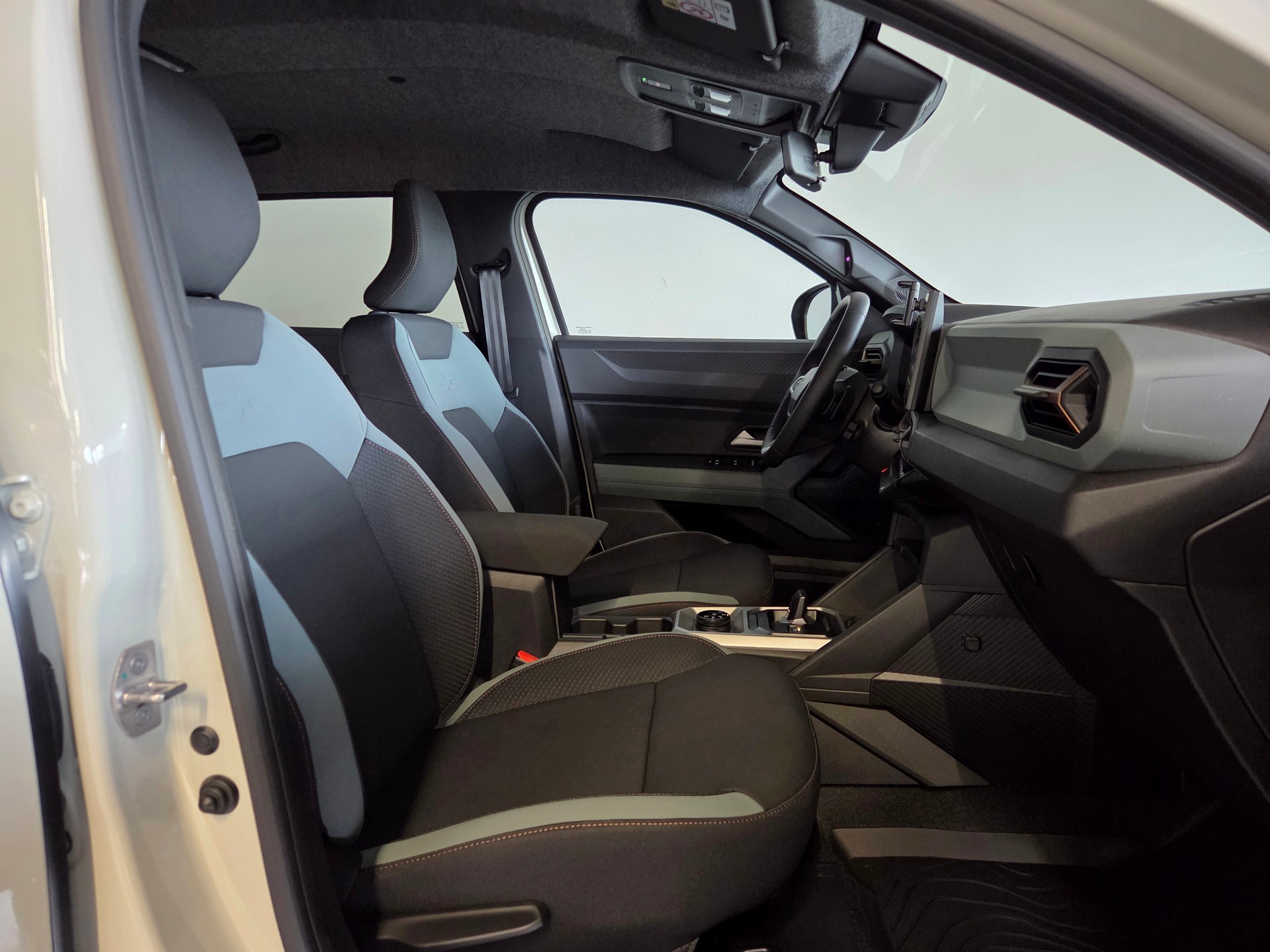 DACIA Duster 1.2 Hybrid-G Extreme 4WD-image-16