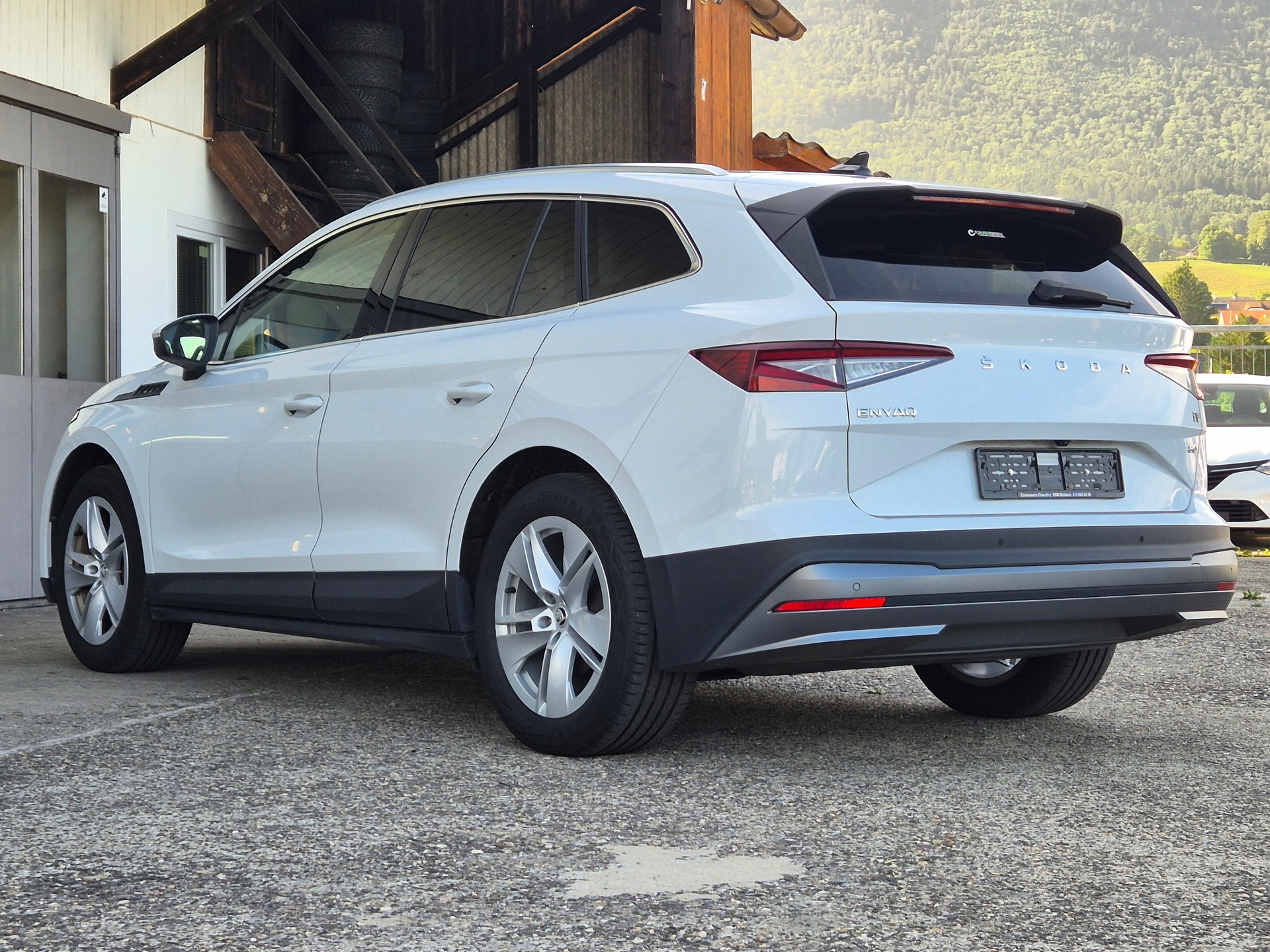 SKODA Enyaq iV 80-image-8