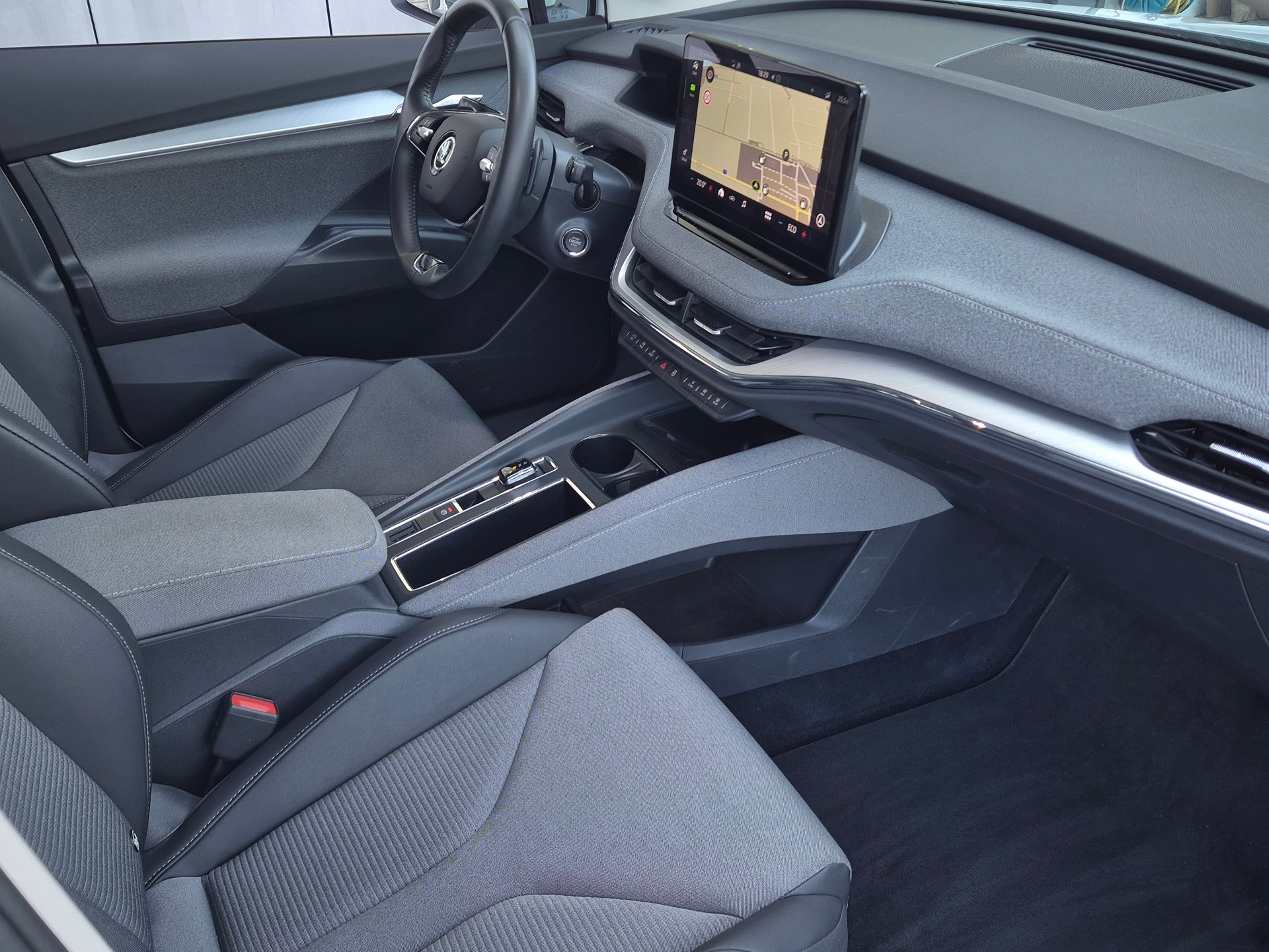 SKODA Enyaq iV 80-image-12