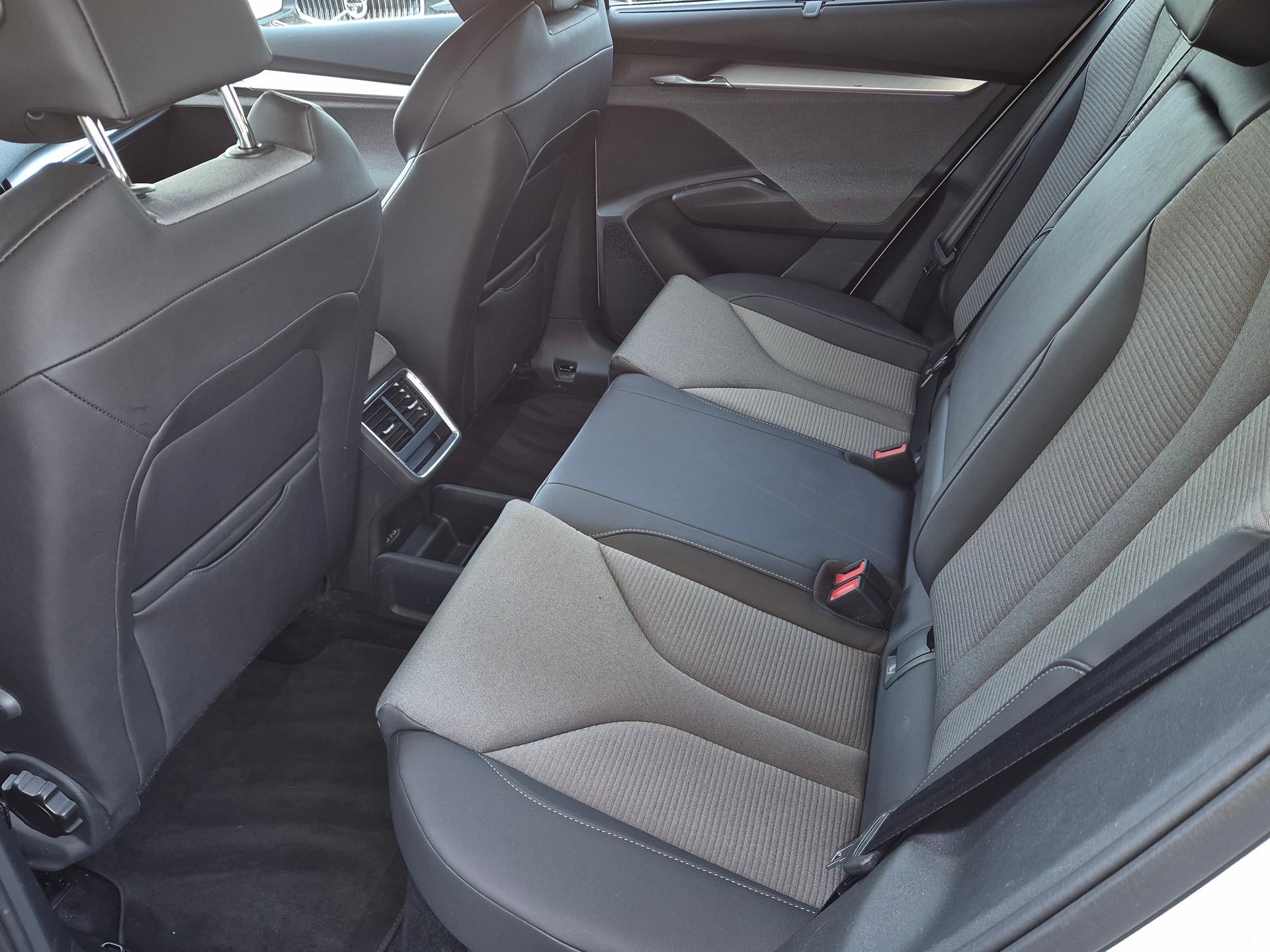 SKODA Enyaq iV 80-image-13