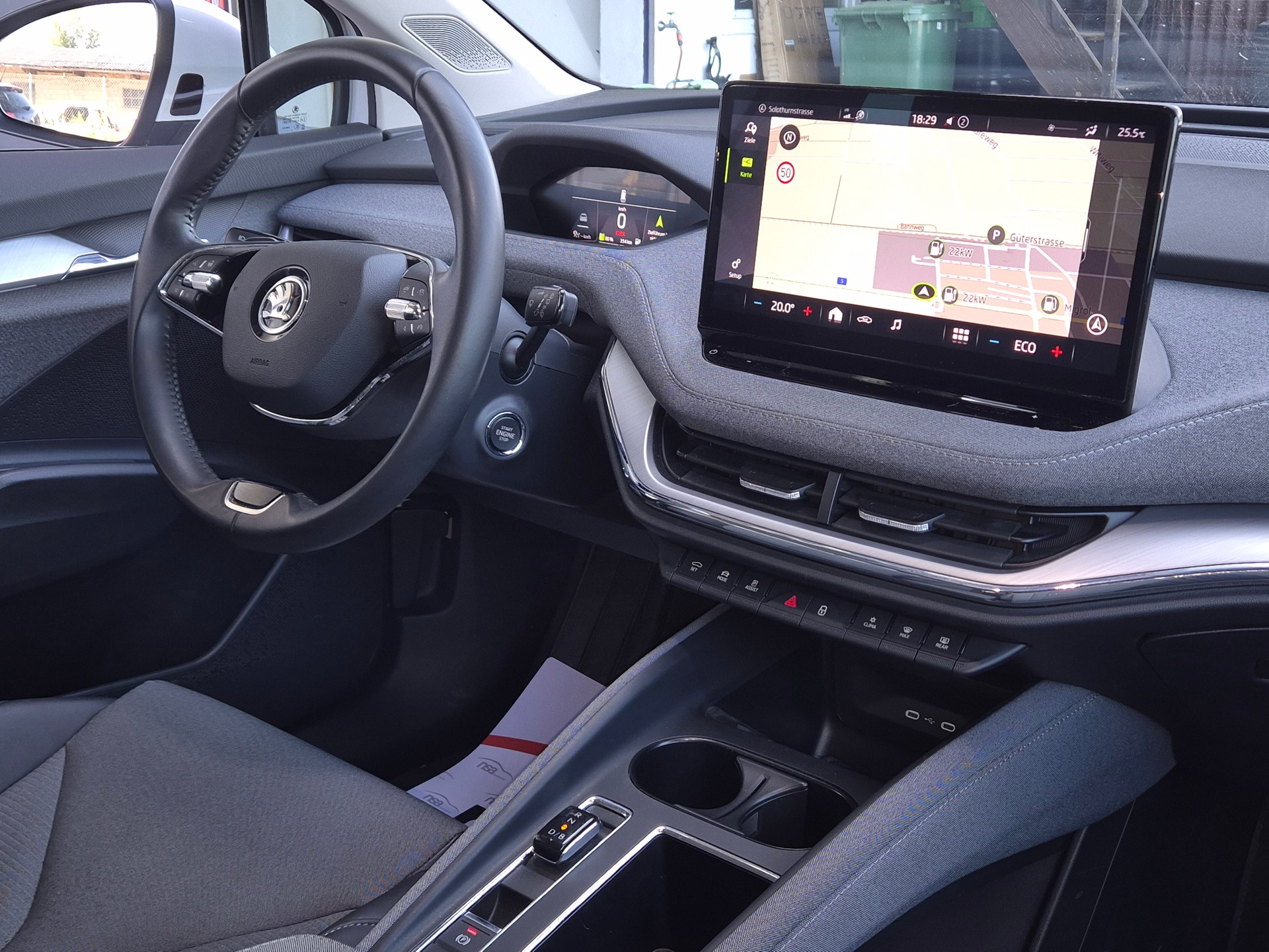 SKODA Enyaq iV 80-image-9