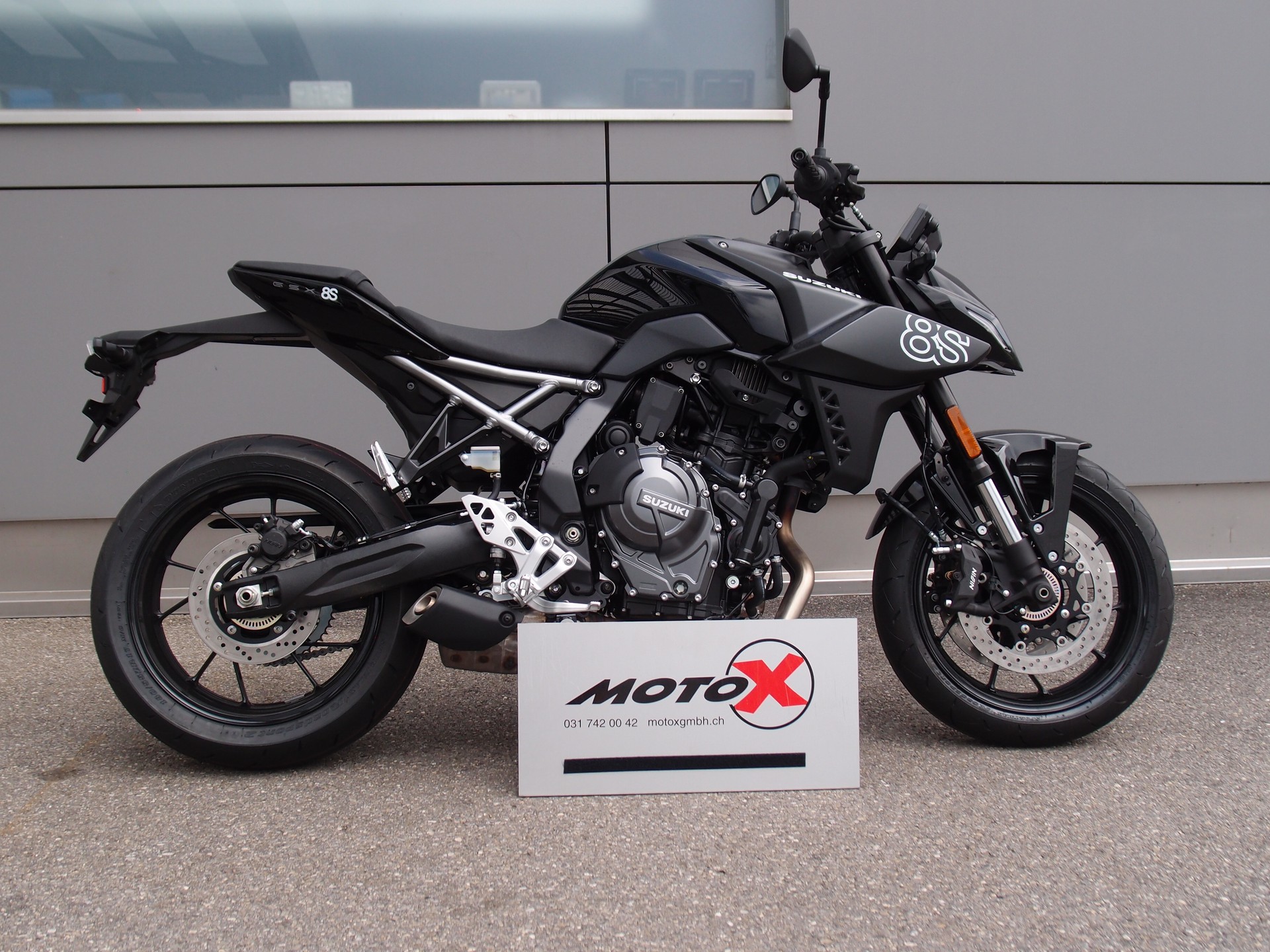 SUZUKI GSX-8S