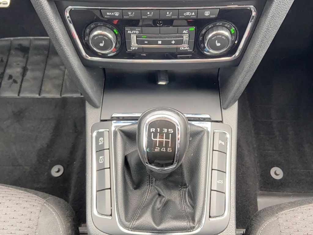 SKODA Superb Combi 1.8 TSI Elegance-image-13