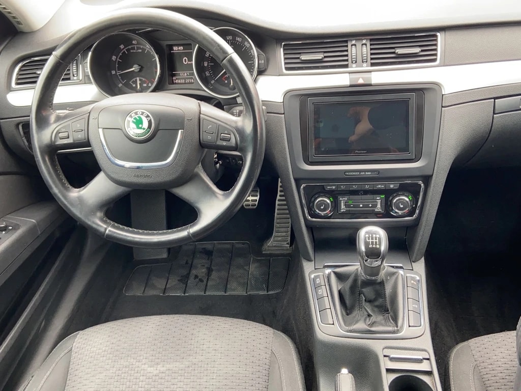 SKODA Superb Combi 1.8 TSI Elegance-image-10