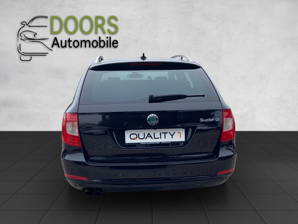 SKODA Superb Combi 1.8 TSI Elegance-image-2