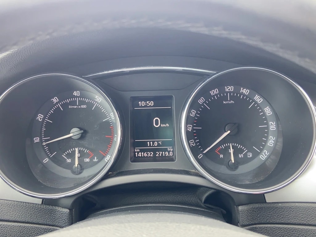 SKODA Superb Combi 1.8 TSI Elegance-image-16