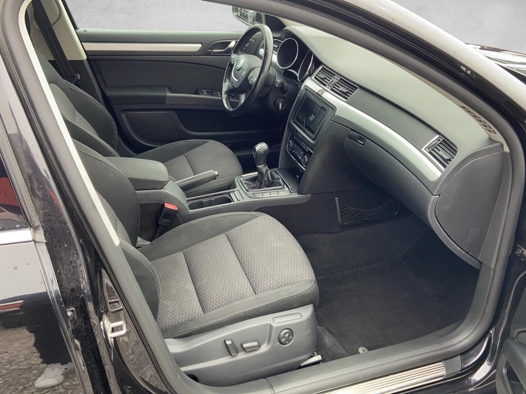 SKODA Superb Combi 1.8 TSI Elegance-image-9
