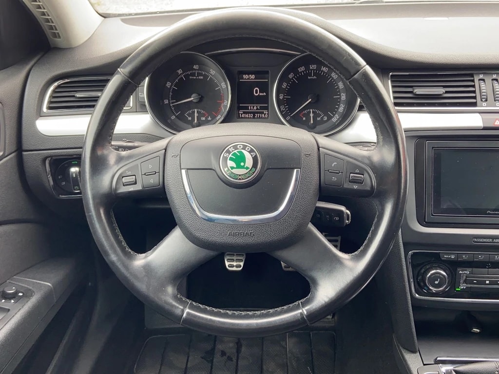 SKODA Superb Combi 1.8 TSI Elegance-image-12