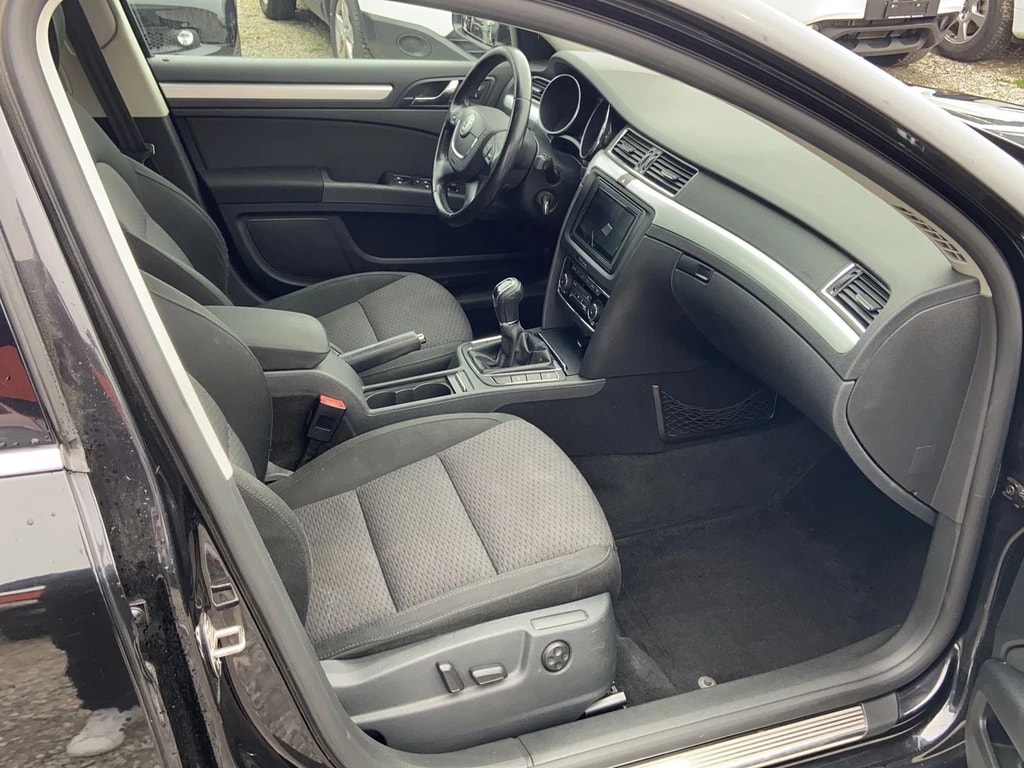 SKODA Superb Combi 1.8 TSI Elegance-image-15
