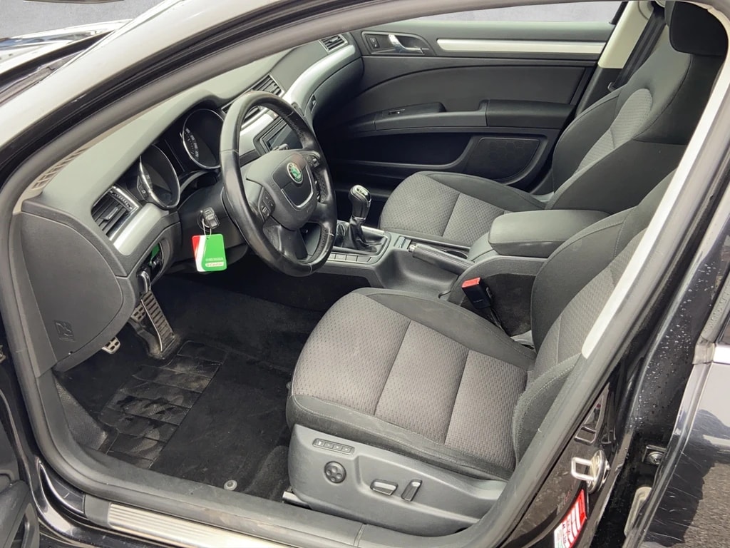 SKODA Superb Combi 1.8 TSI Elegance-image-8