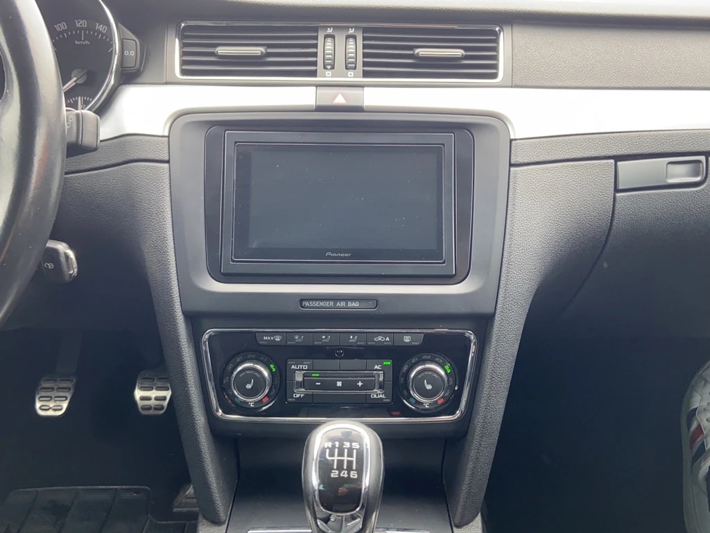 SKODA Superb Combi 1.8 TSI Elegance-image-11