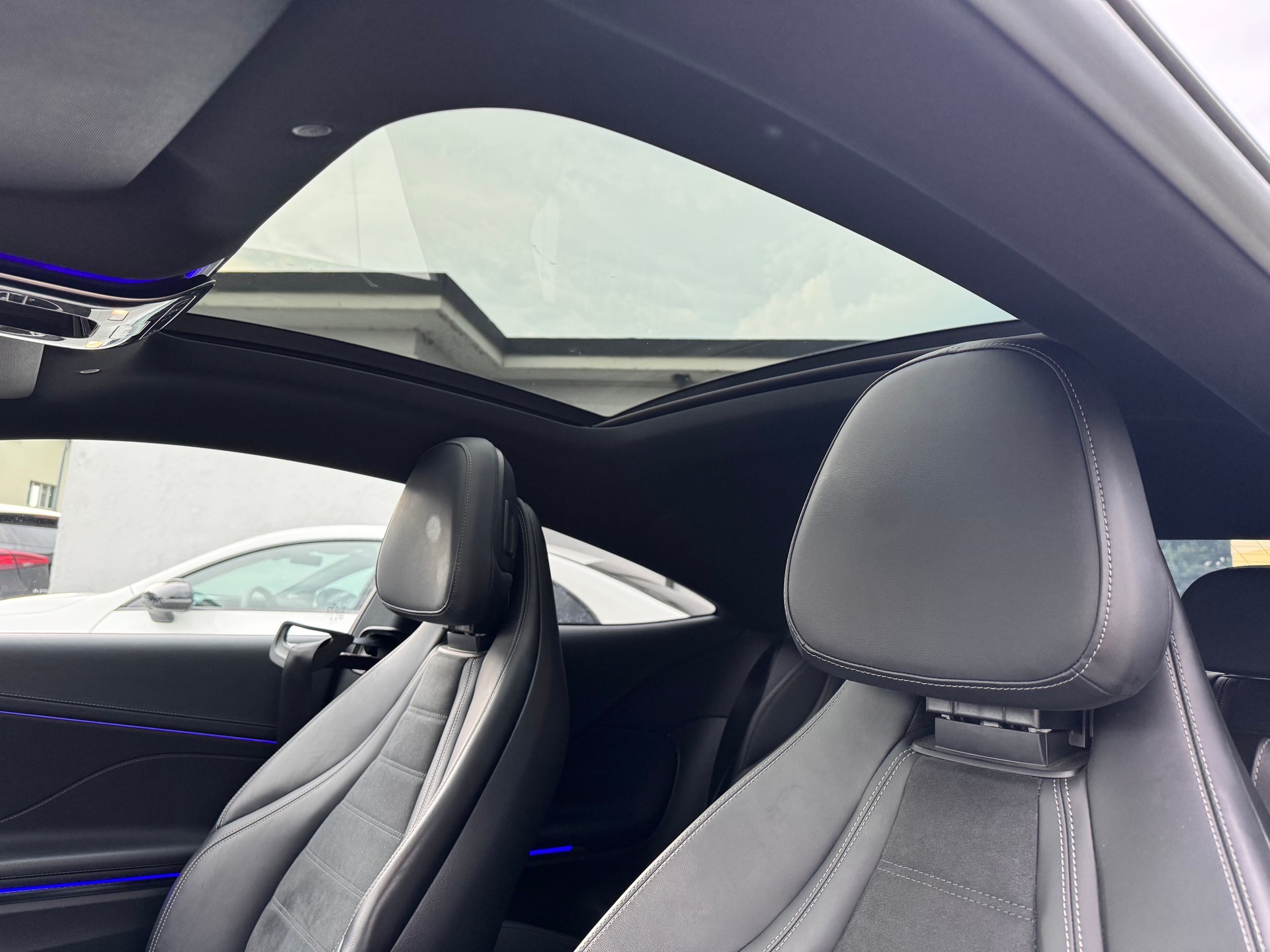 MERCEDES-BENZ CLE 220d Coupé AMG Line 9G-Tronic-image-10
