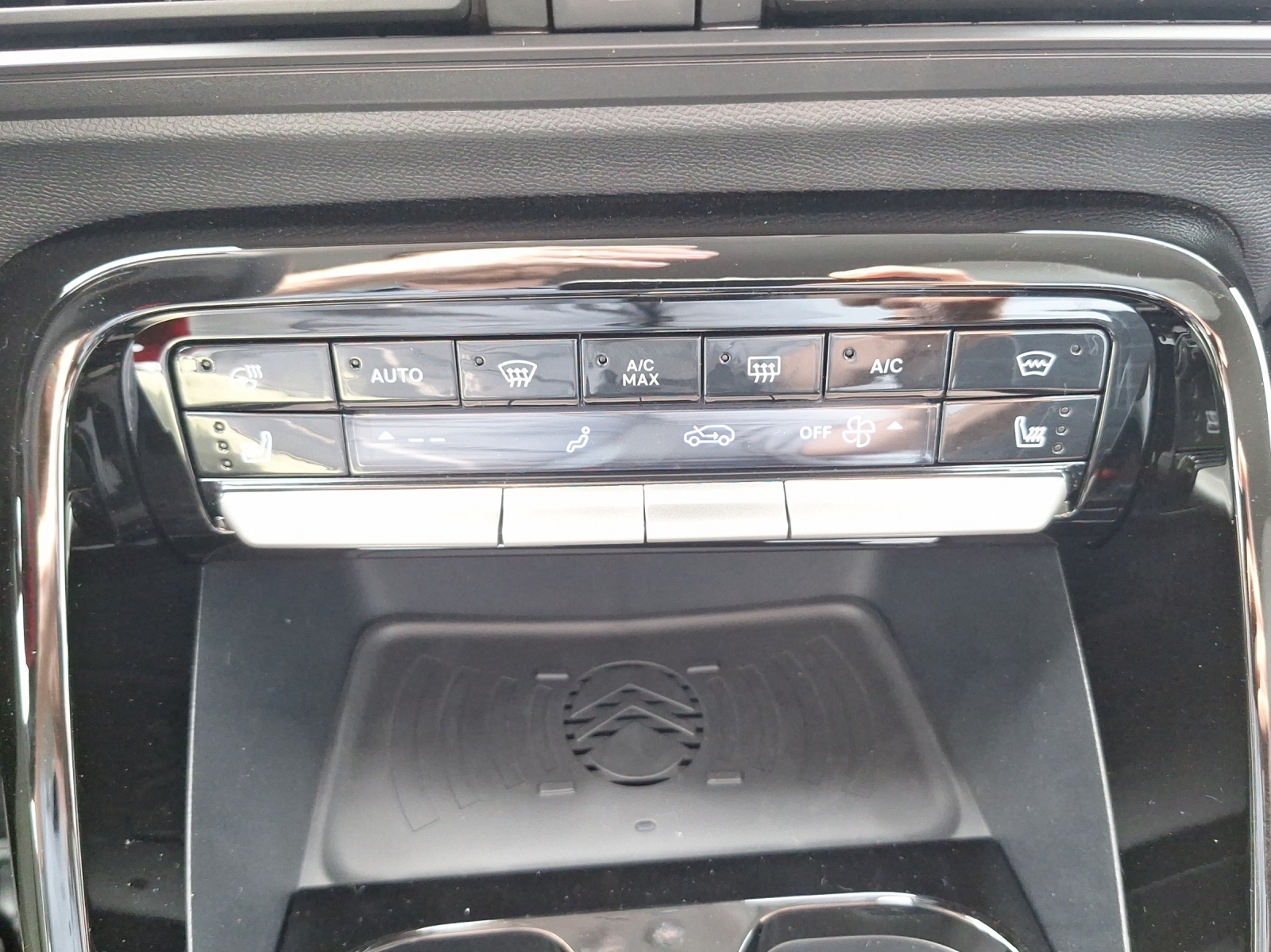 CITROEN C3 1.2 Hybrid Edition Tricolore-image-12