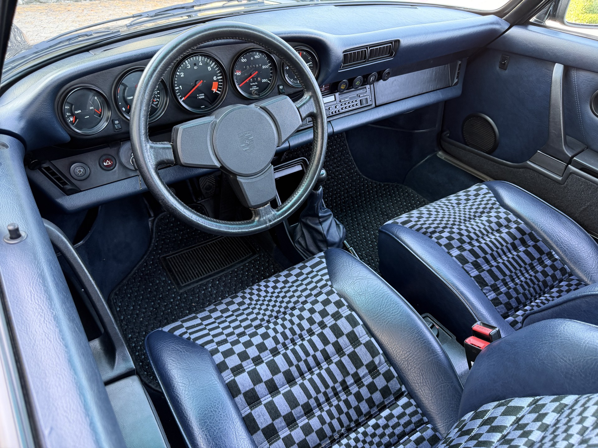 PORSCHE 911 SC Targa-image-8