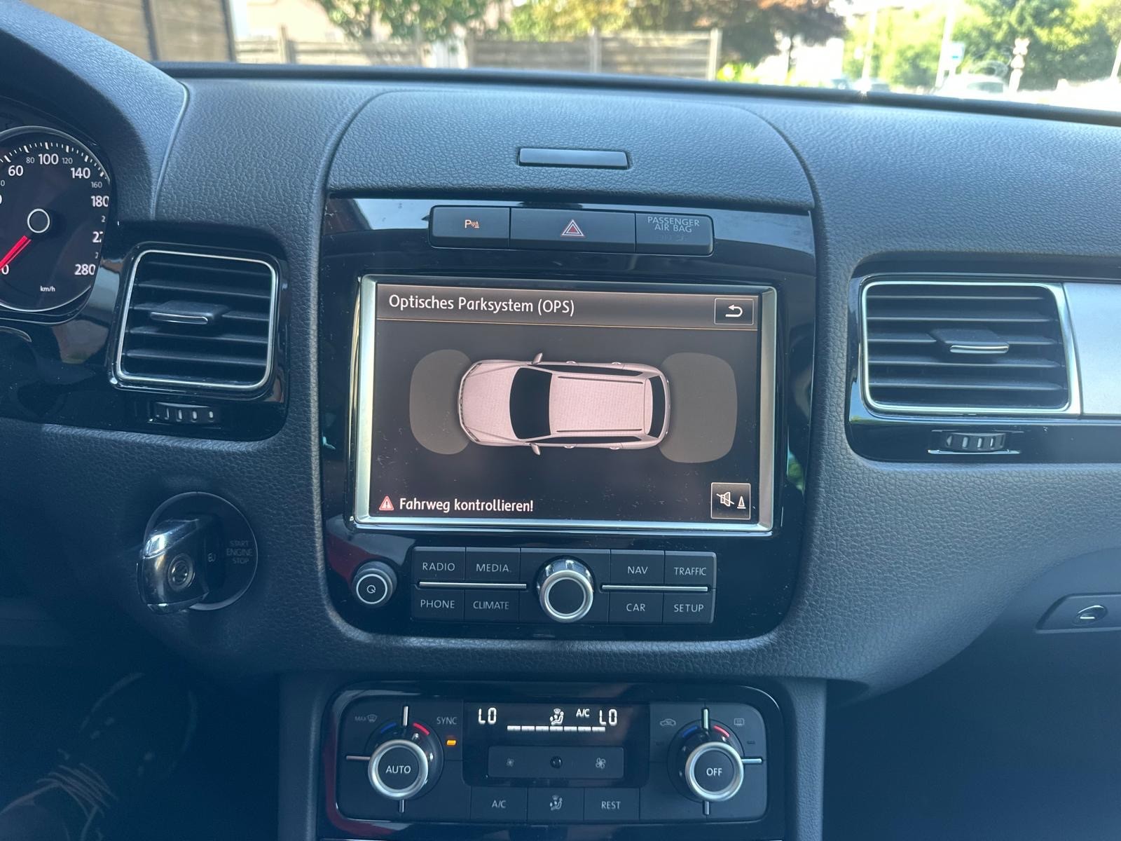 VW Touareg 3.0 TDI BlueMotion Technology Tiptronic-image-12