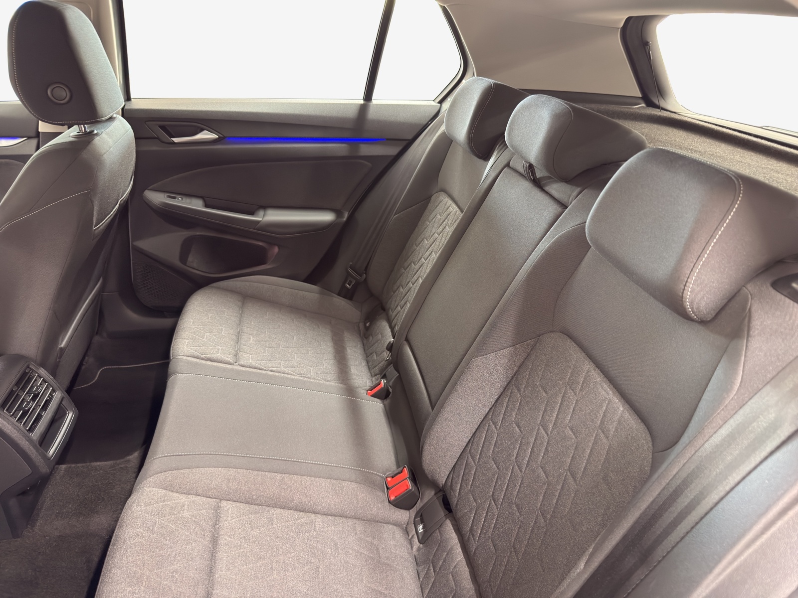VW Golf 1.5 e TSI mHEV Life DSG-image-11