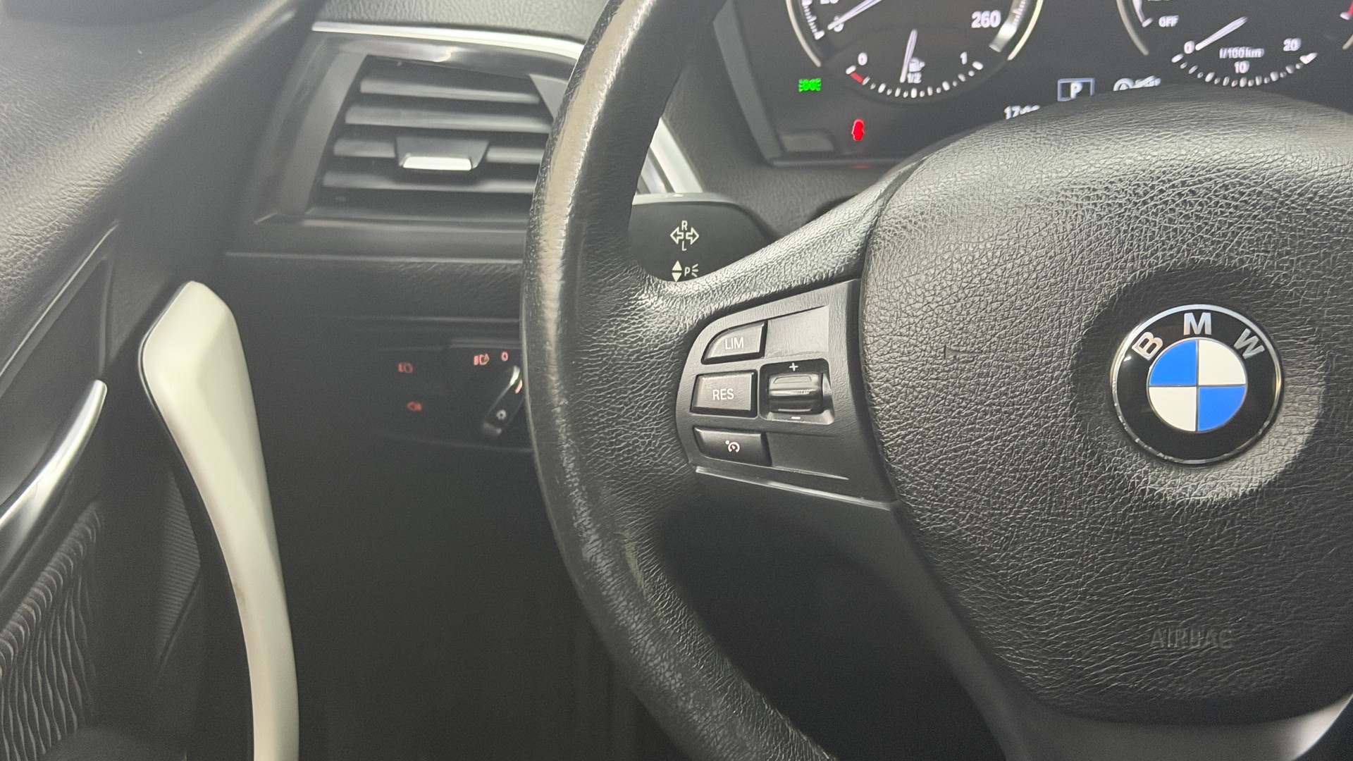 BMW 118i Steptronic-image-10