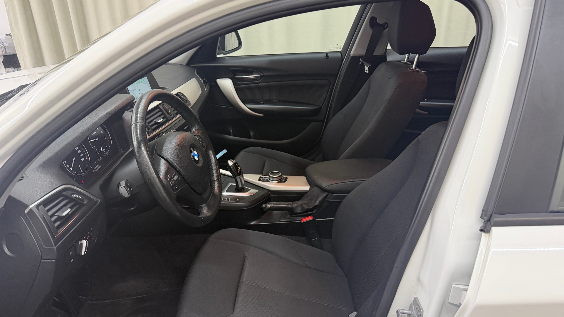 BMW 118i Steptronic-image-6
