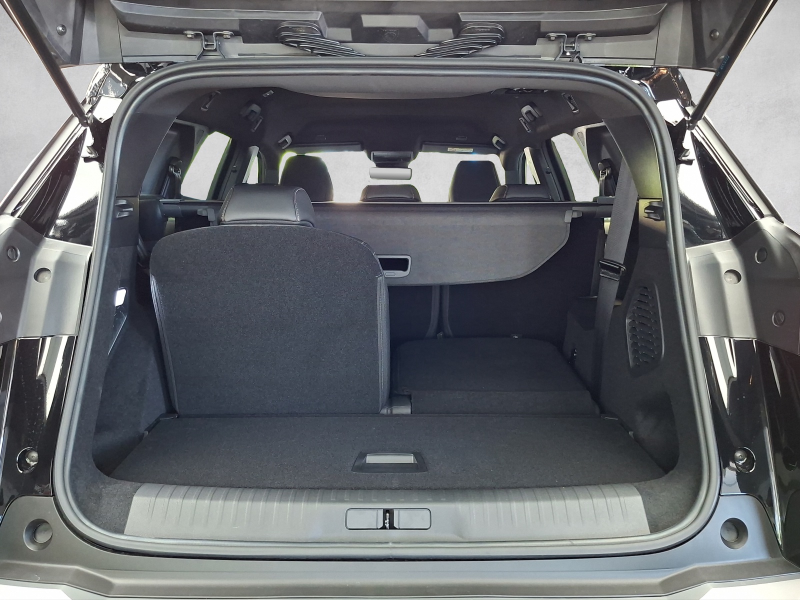 PEUGEOT 5008 e-Allure Premium AWD 73kWh-image-12